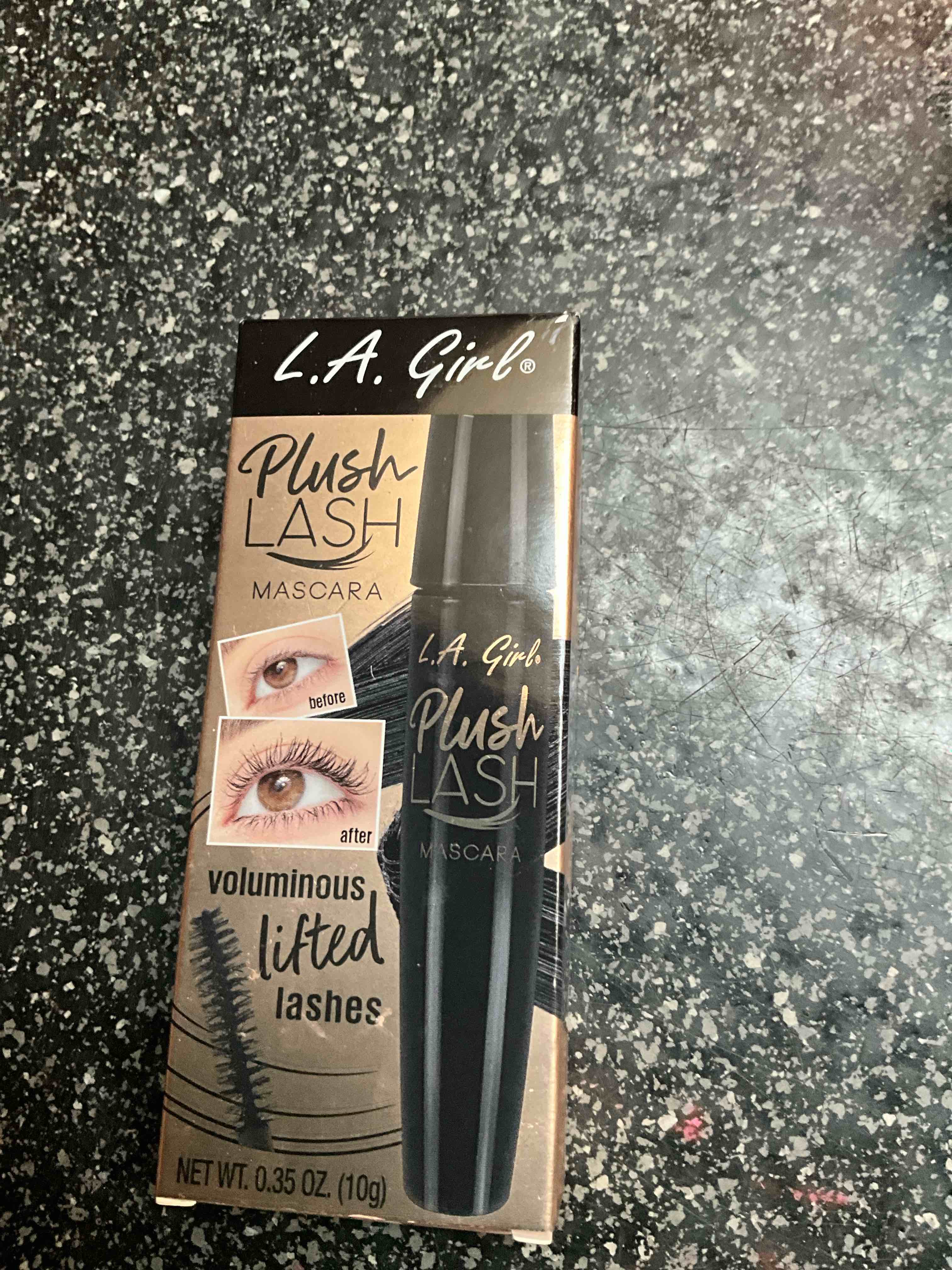 L.A. Girl - Plush Lash - Voluminous Lifted Lashes - .35oz - velvet black