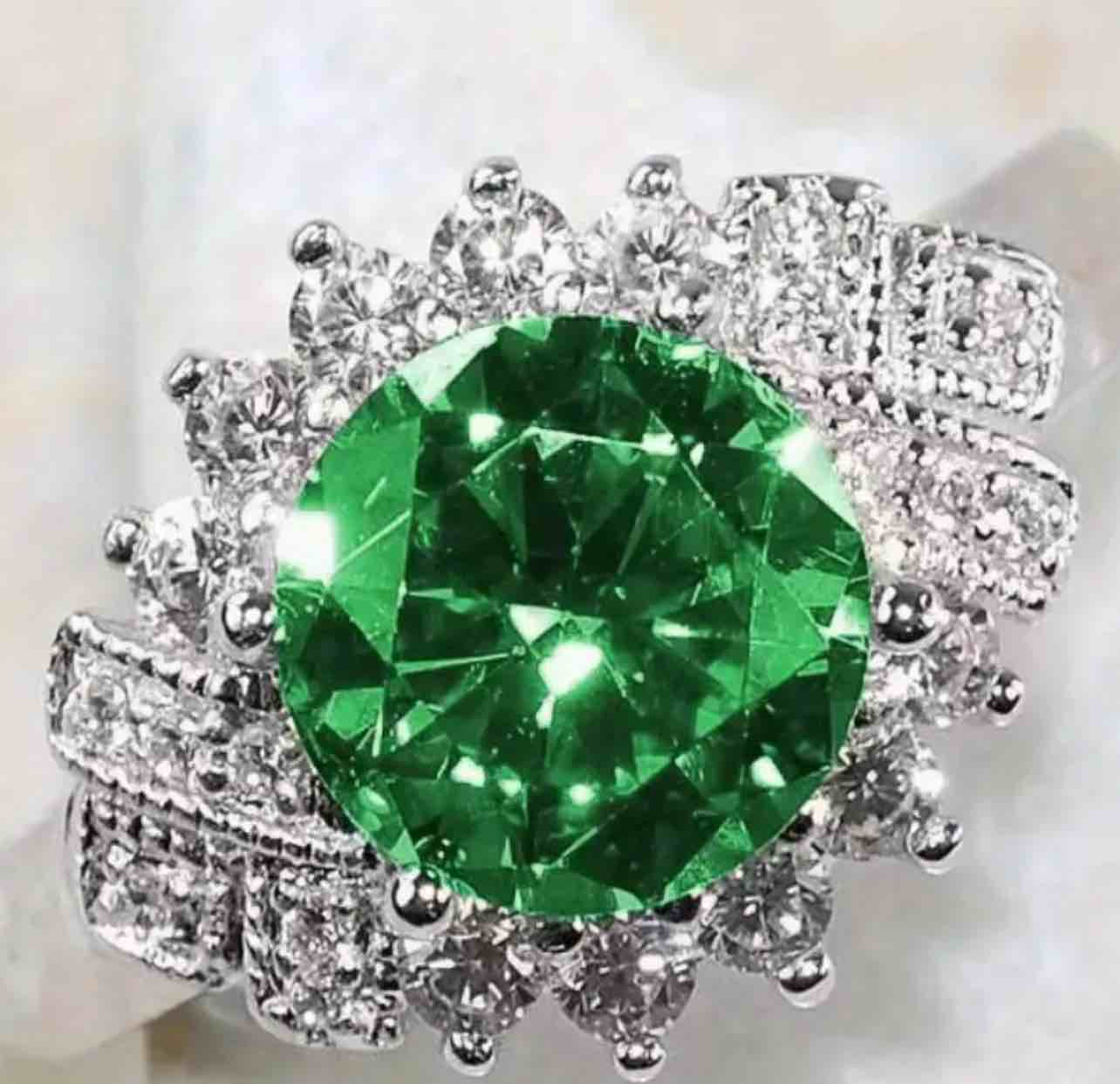 Beautiful 925 Silver Plated Green Sapphire Ring Sz 8