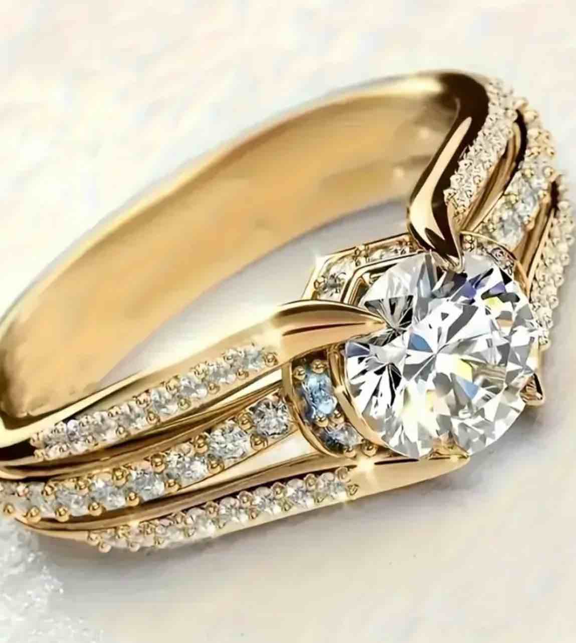 Gorgeous 925 Silver 18K Gold Plated Ring Sz 7