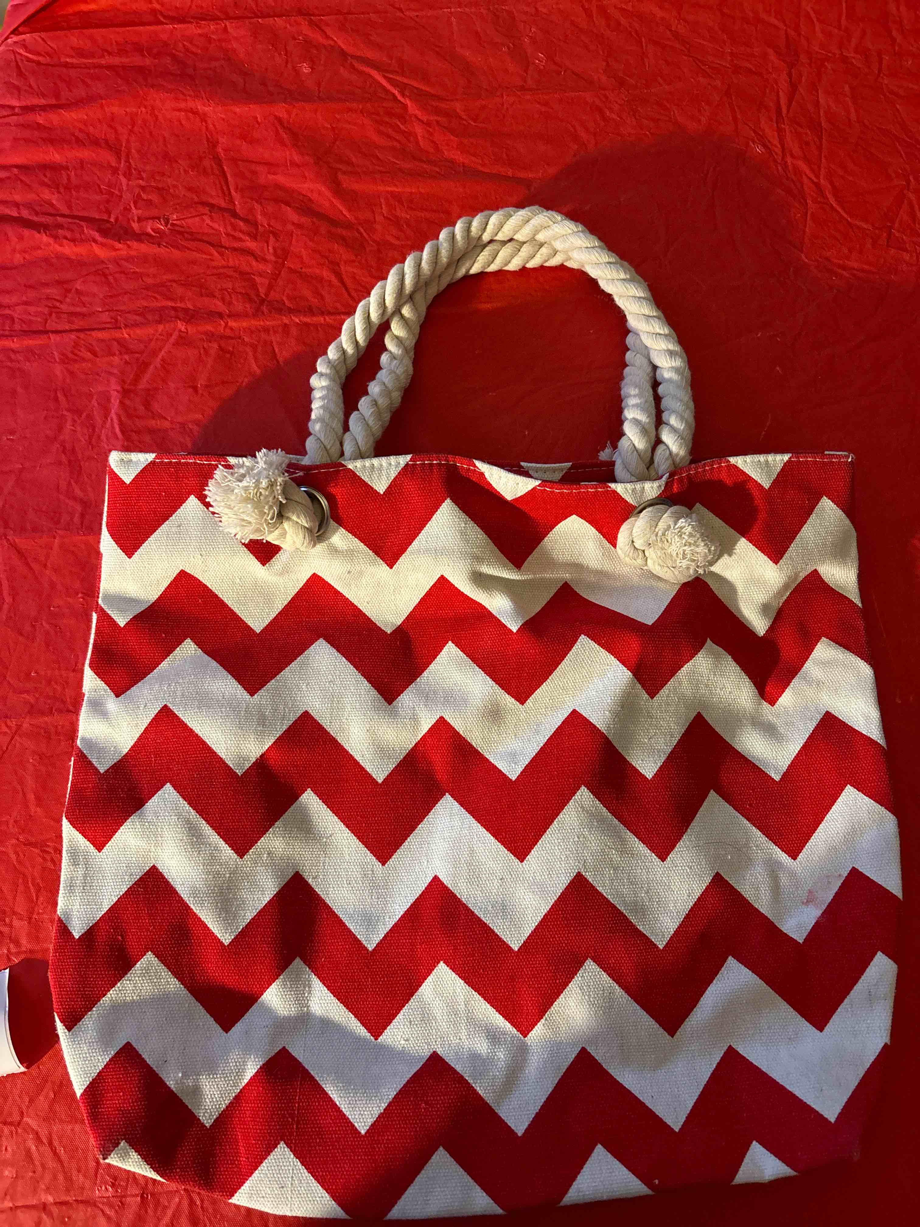 chevron print rope tote with zipper closure