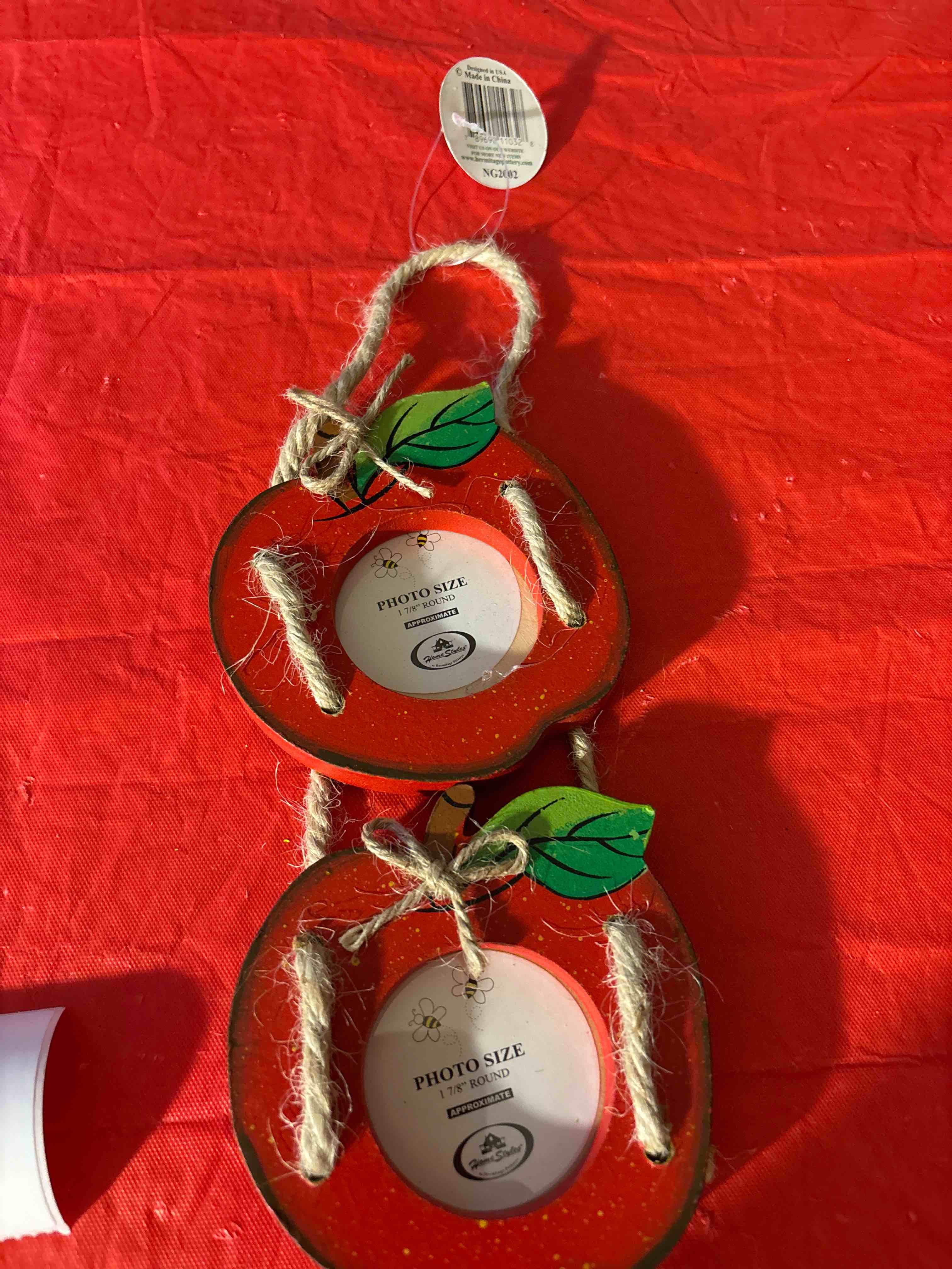 hanging apple photo frame 