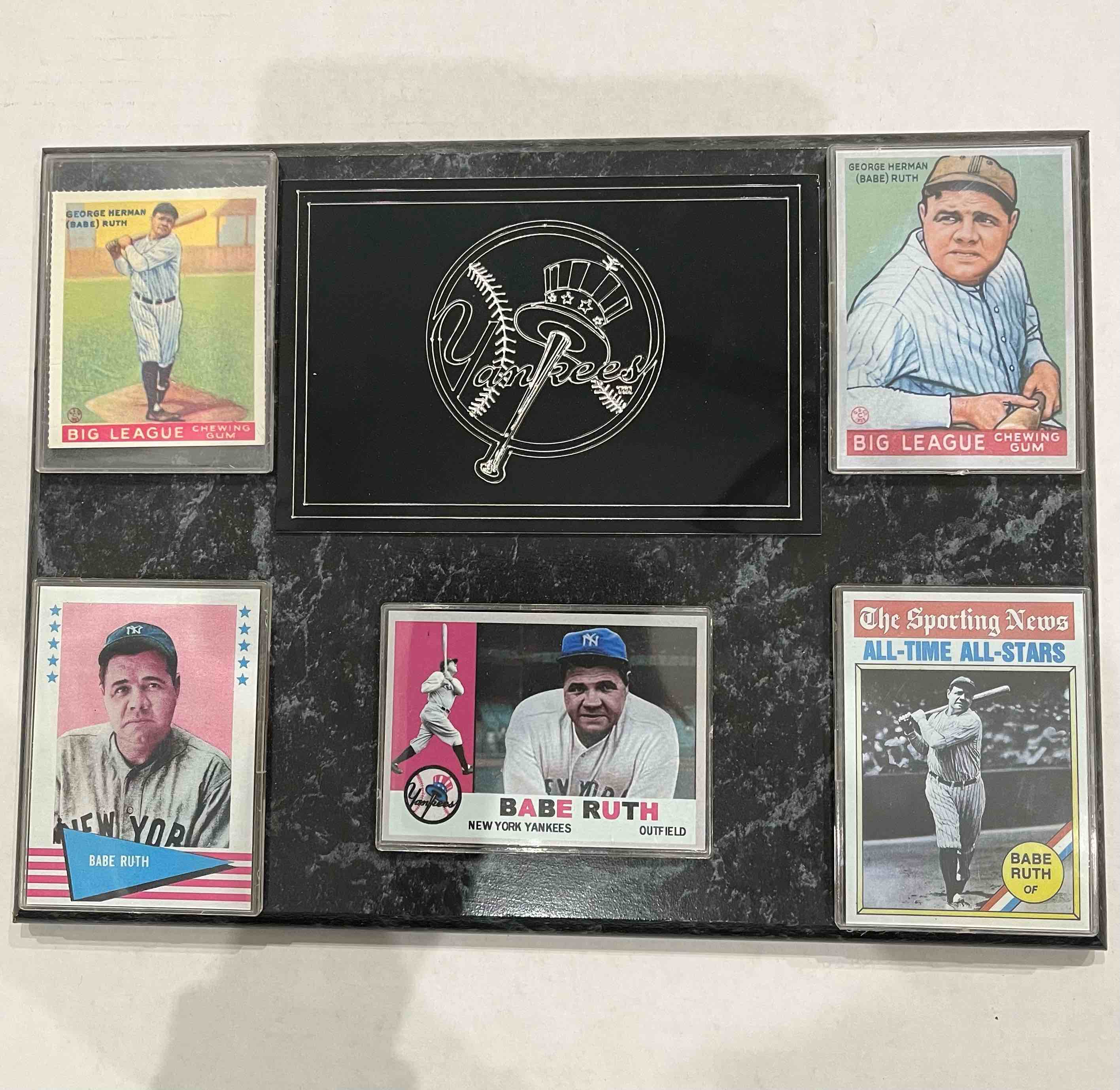 BABE RUTH PLAQUE WITH 5 REPLICA BASEBALL CARDS