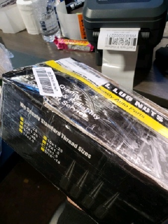 14x1.5 Spike Wheel Lug Nuts, 32pcs M14x1.5 Closed End Spike Lug Nut for Chevy Silverado GMC Sierra Ram 2500 3500 F250 F350, Chrome Conical Bulge Seat with 1 Socket Key