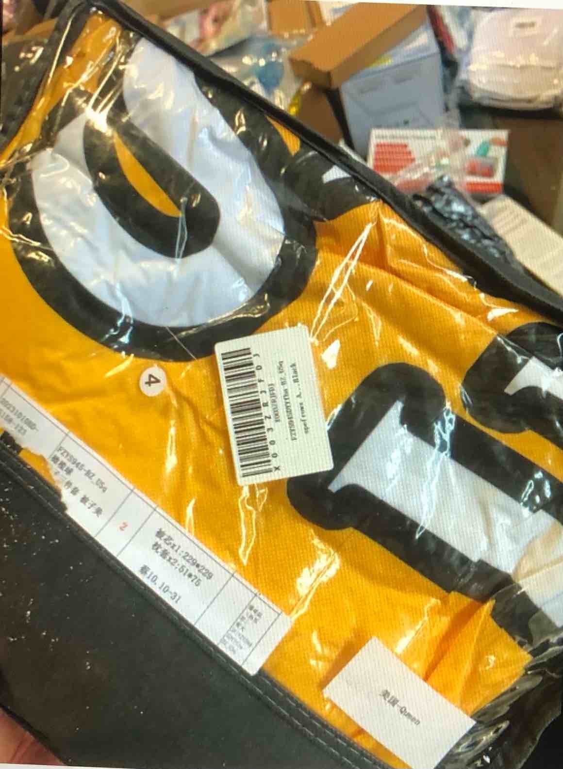 spefrowx American Football Players Comforter,Sports Bedding Queen,Football Player Bedding Comforter Sets,Rugby Duvet Insert with 2 Pillow Shams Bedroom Decor,Yellow Black