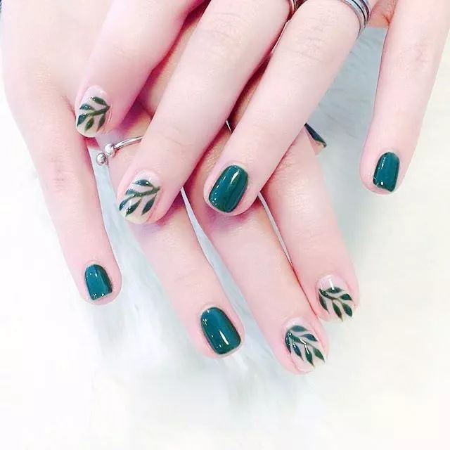 Adflyco Glossy Oval Press on Nails Green Long Fake Nails Acrylic Glitter Full Cover False Nails for Women and Girls (24Pcs)(SET7)