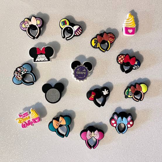 12Pcs Cartoon Shoe Charm Party Favors Set