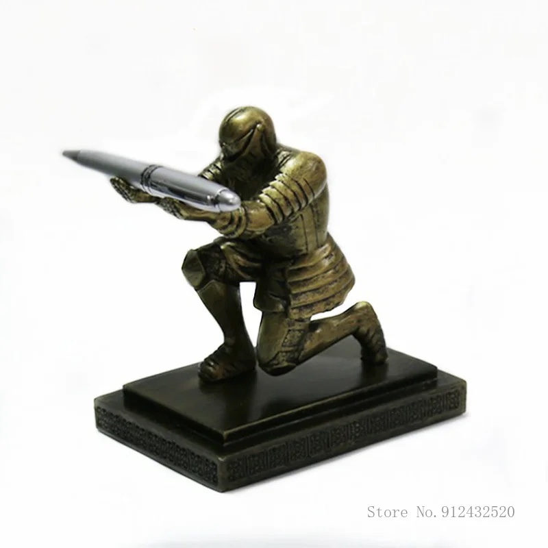 joyxiwa Knight pen holder with helmet bronze statue pen holder armor Roman knight with magnetic kneeling pen holder phone stand Creative ornaments-18.5 * 16 * 9CM, Bronze