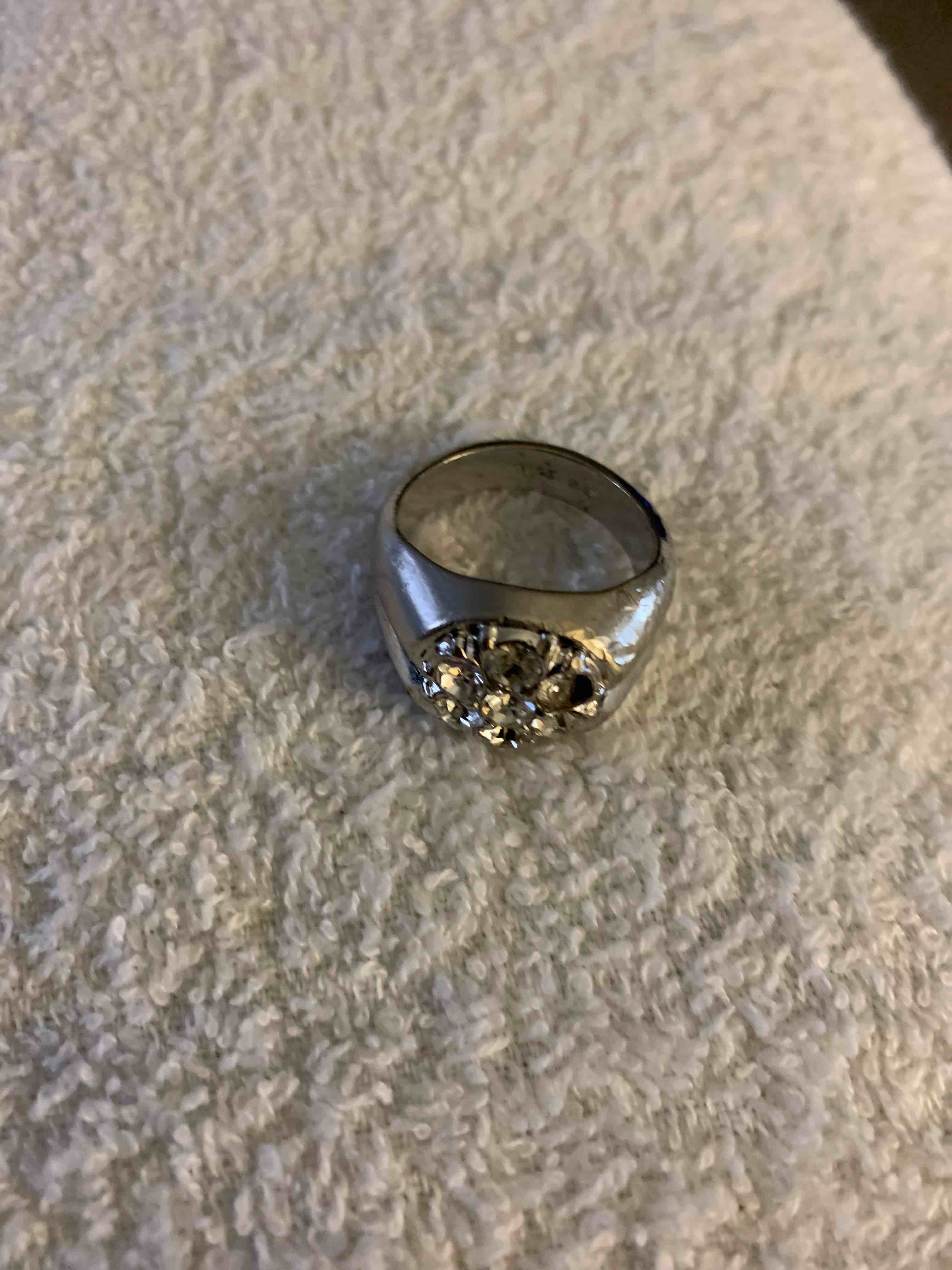 Men’s Size 10 Ring 18 Kt H. G. E. 