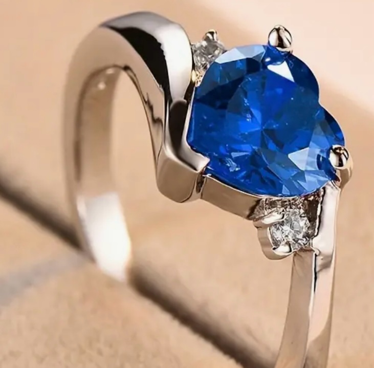 Gorgeous 925 Silver 18K Gold Plated Ring Sz 8