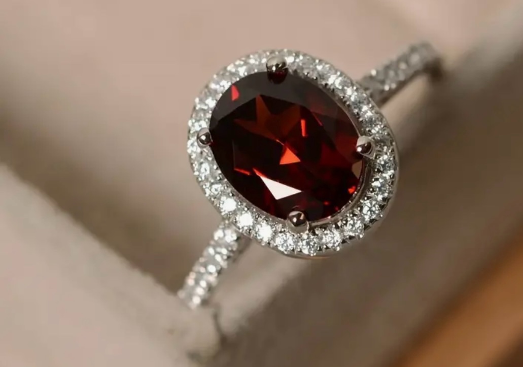 Gorgeous 925 Silver 18K Gold Plated Ring Sz 7