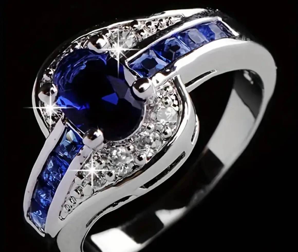 Gorgeous 925 Silver 18K Gold Plated Ring Sz 7