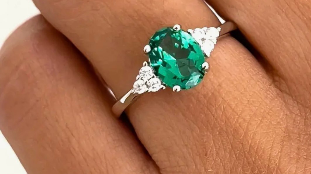 Gorgeous 925 Silver 18K Gold Plated Ring Sz 8