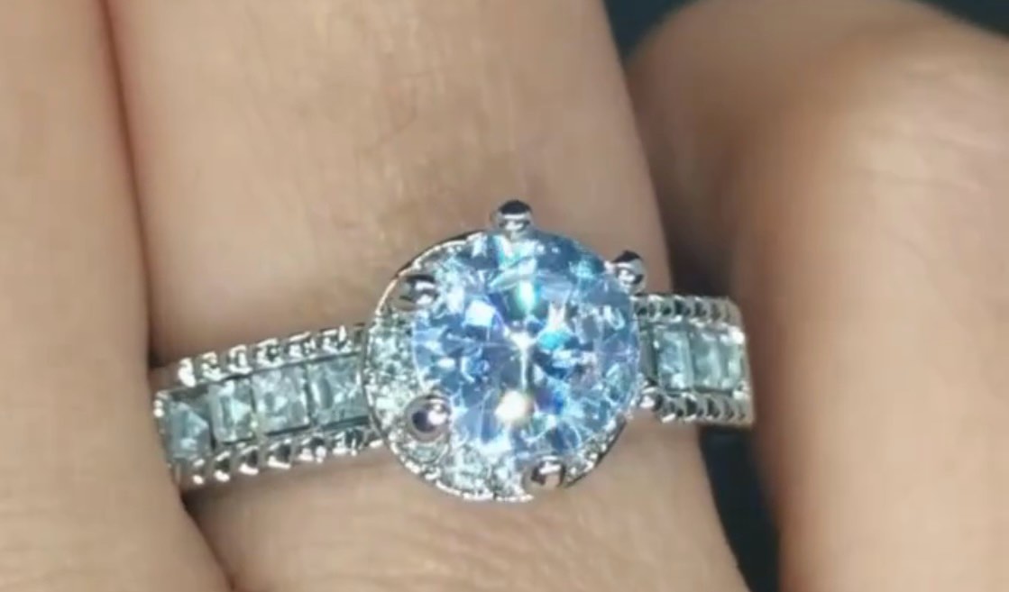 Gorgeous 925 Silver 18K Gold Plated Ring Sz 8