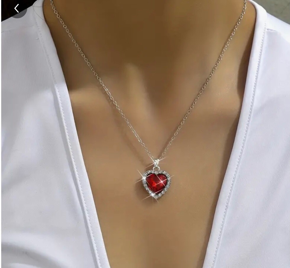 Fashionable Multicolored High-End Sense Princess Rhinestones Heart Exquisite Pendant Necklace Versatile Daily Banquet Party Wear Jewelry