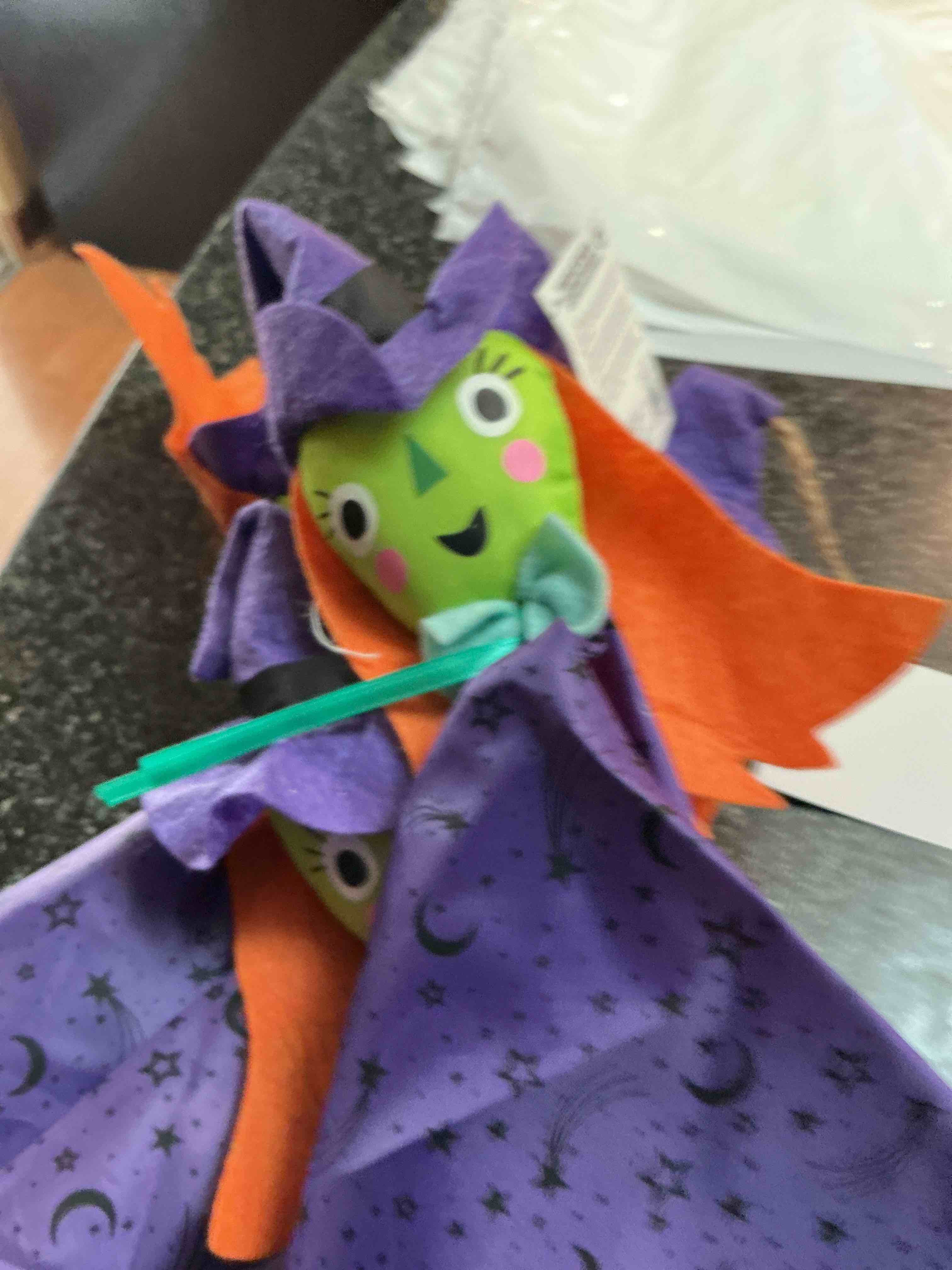 Hanging - Pose Able - Witches 