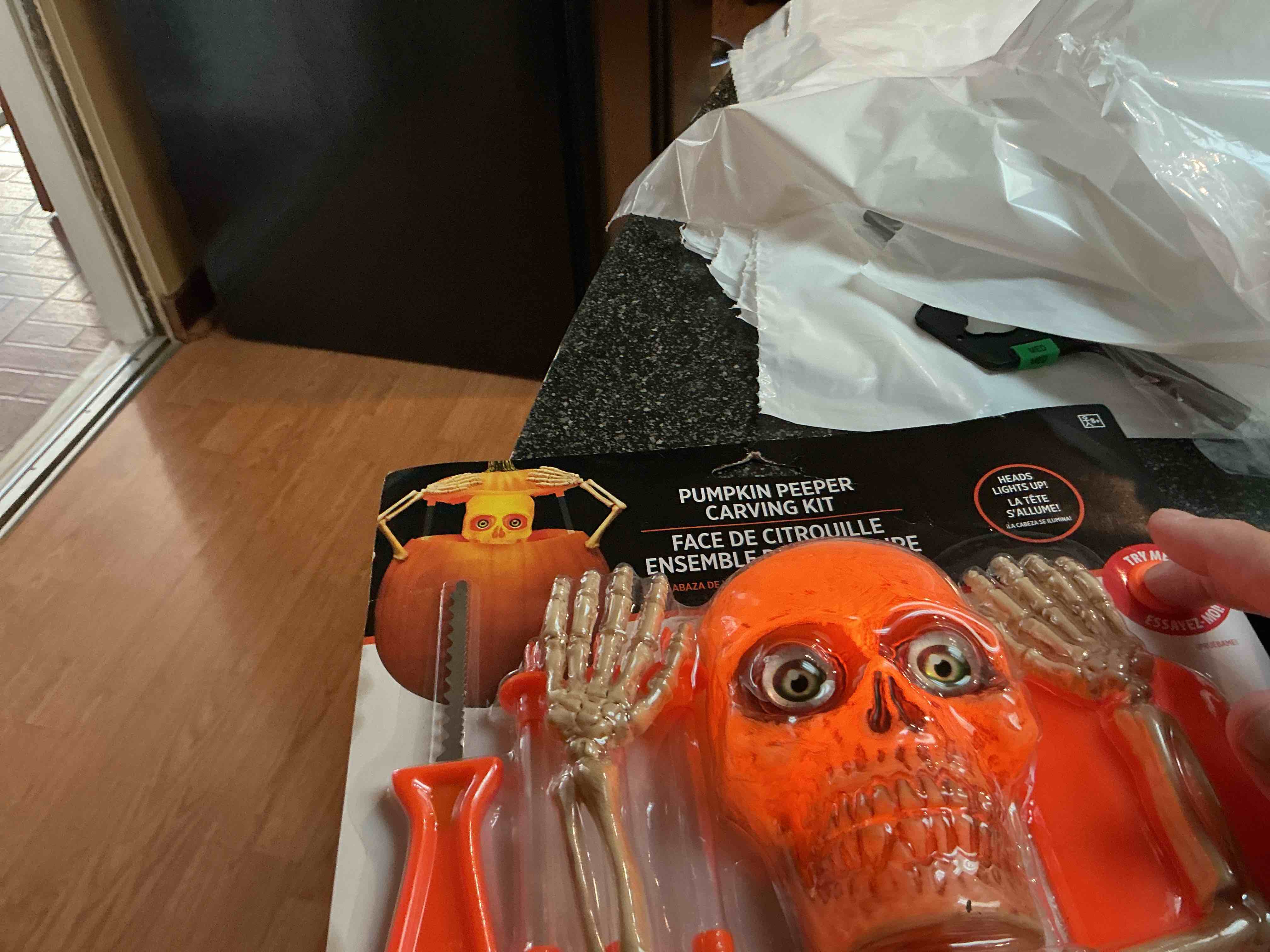 Pumpkin Peeper Carving Kit 12 Pcs. Head Light Up 