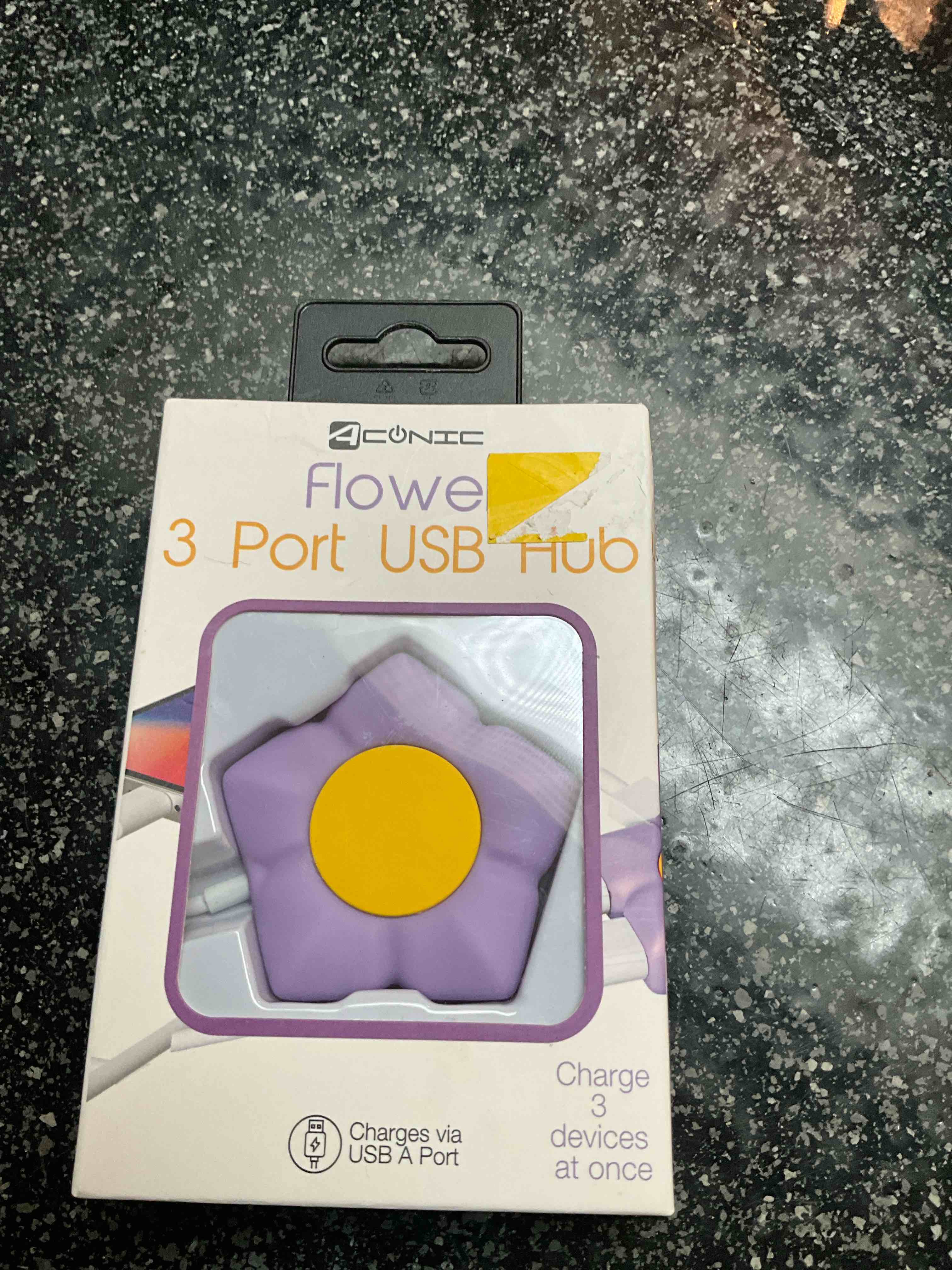 Aconic - Flower - 3 port US HUB - charge 3 devices at once 