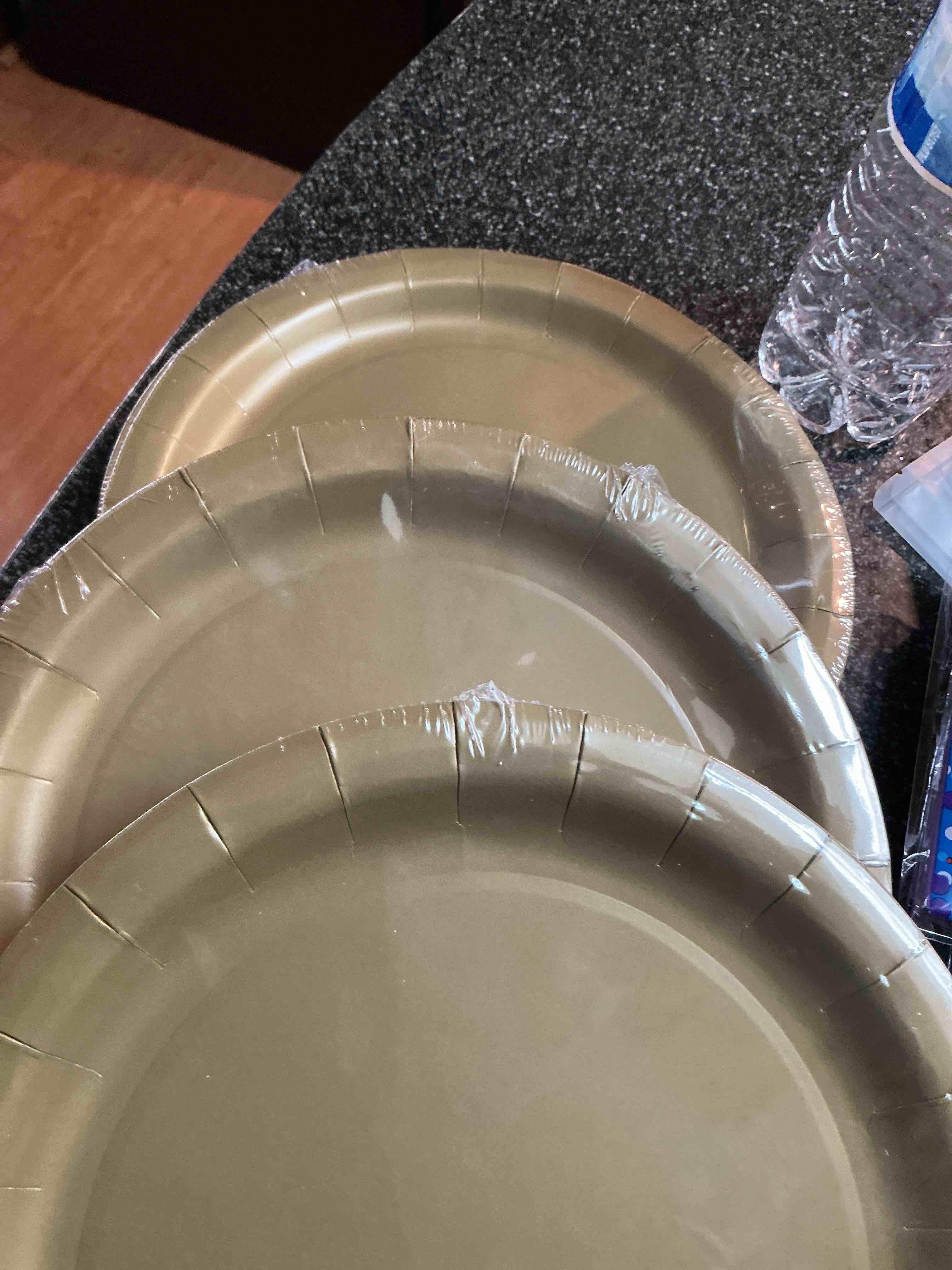 plates 24 in  - gold 