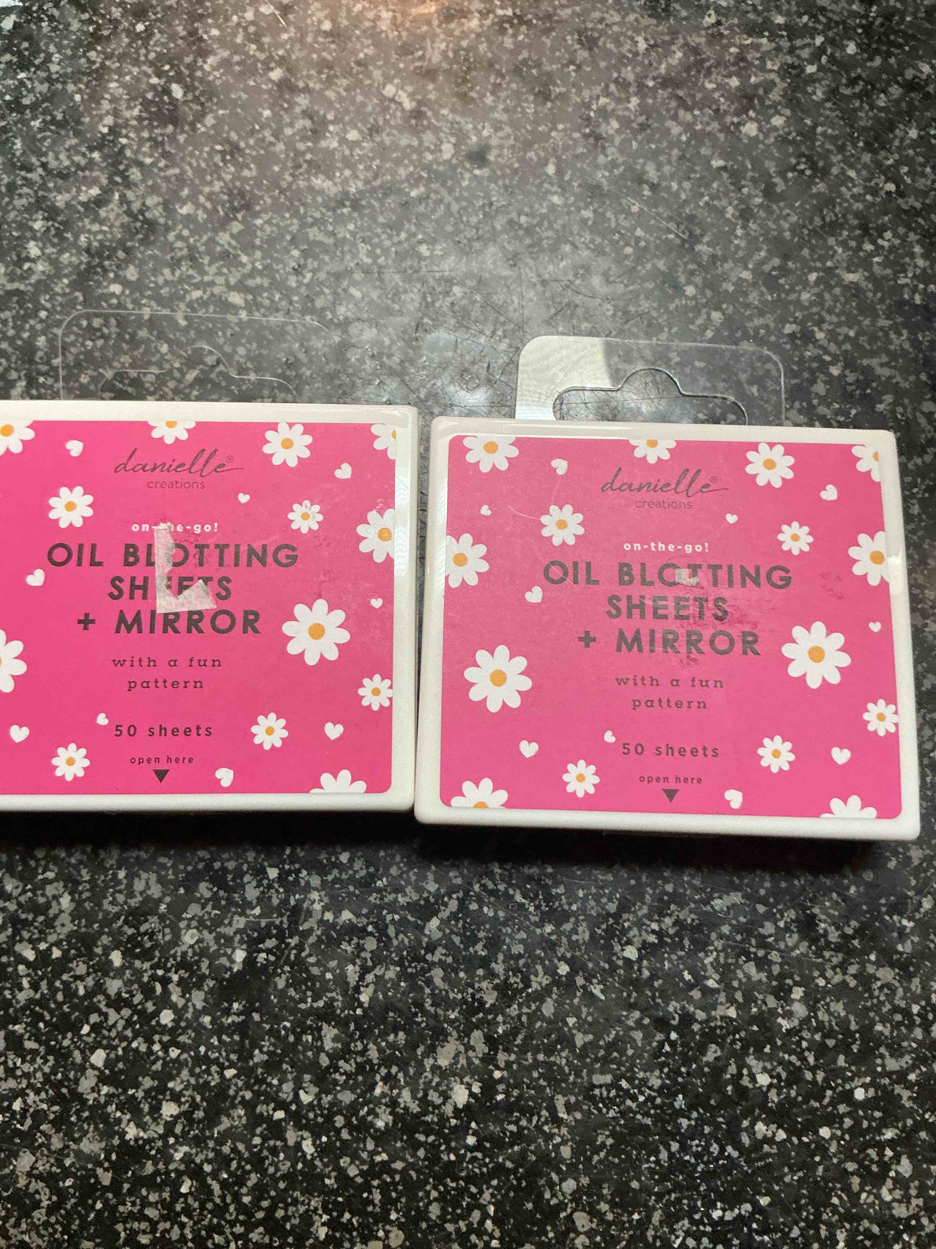 Oil Blotting Sheets & Mirror 