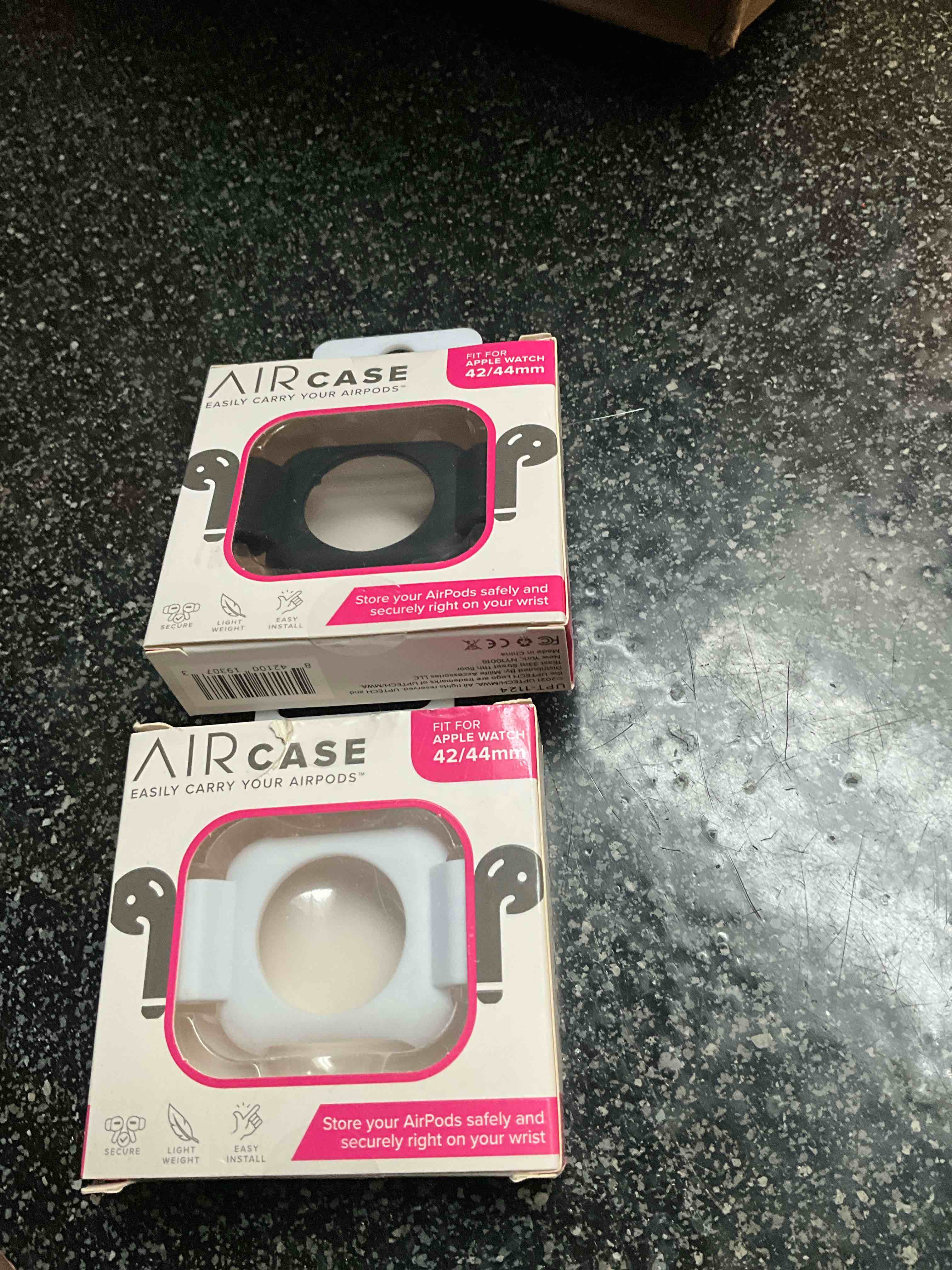 Air Case - Easily Carry Your AirPods - Black/White 