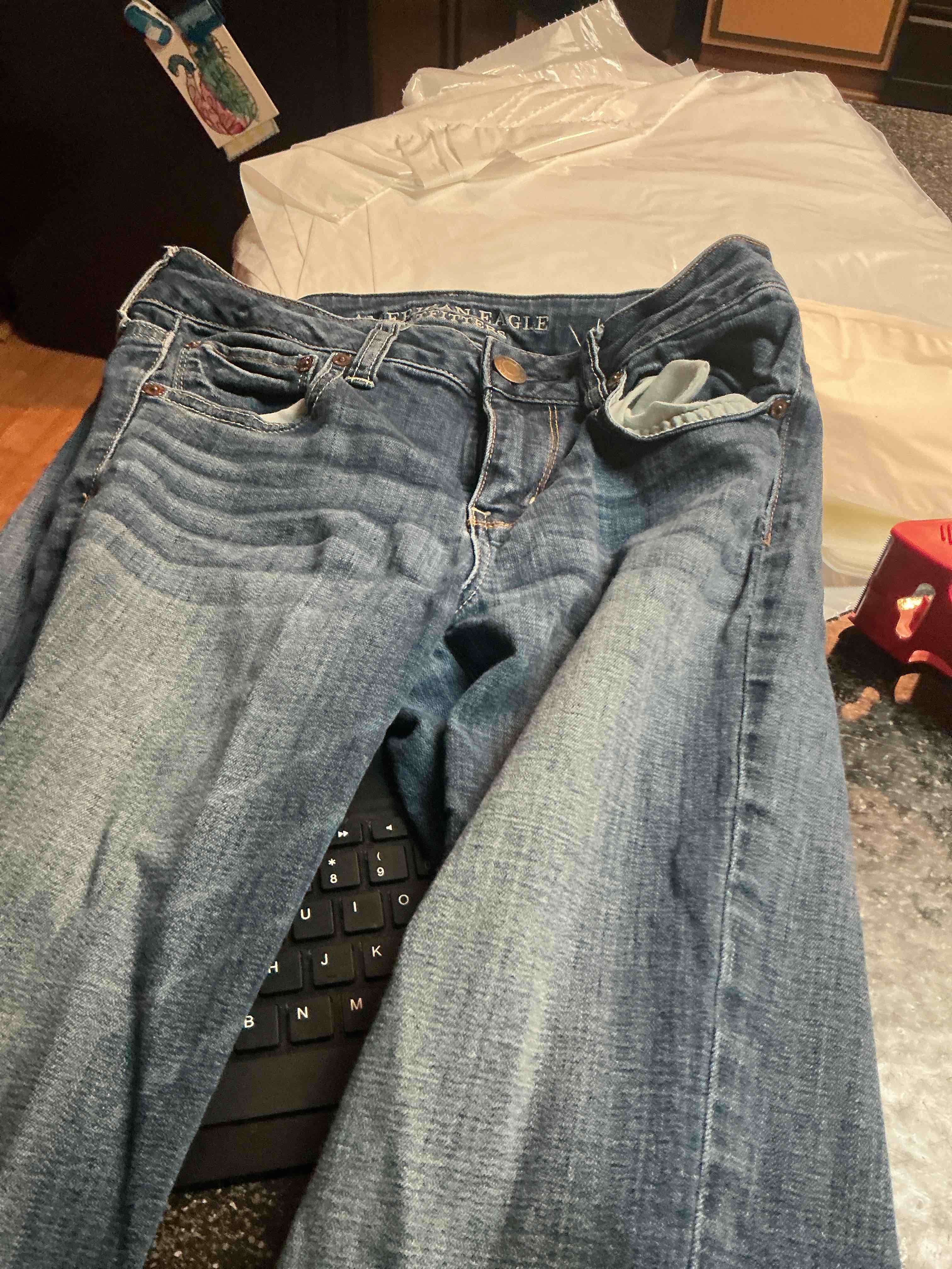 Women’s American Eagle Jeans  Women Size - 4