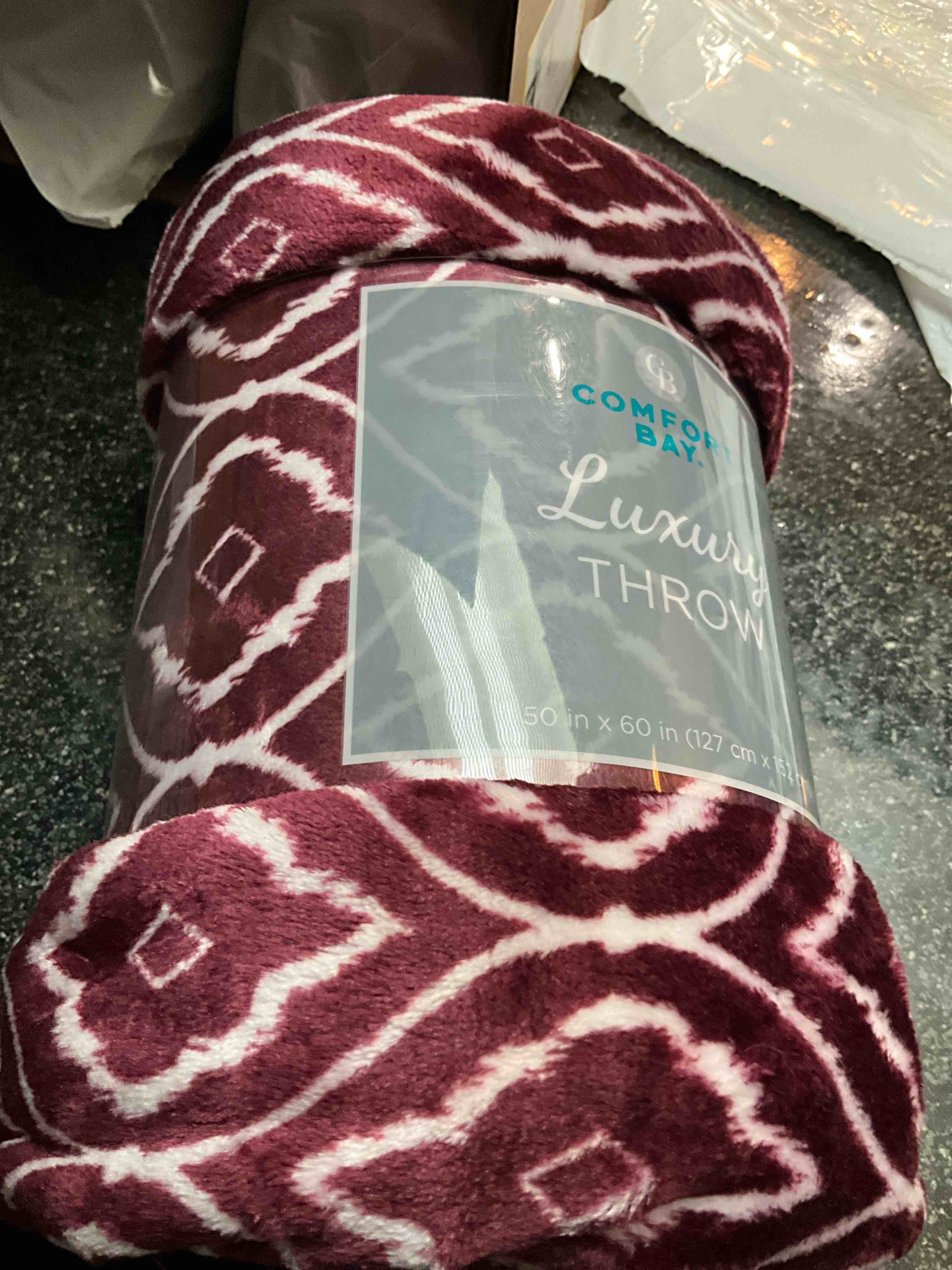 Comfort Bay - Luxury Throw - 50 x 60 - Dark Burgundy/White