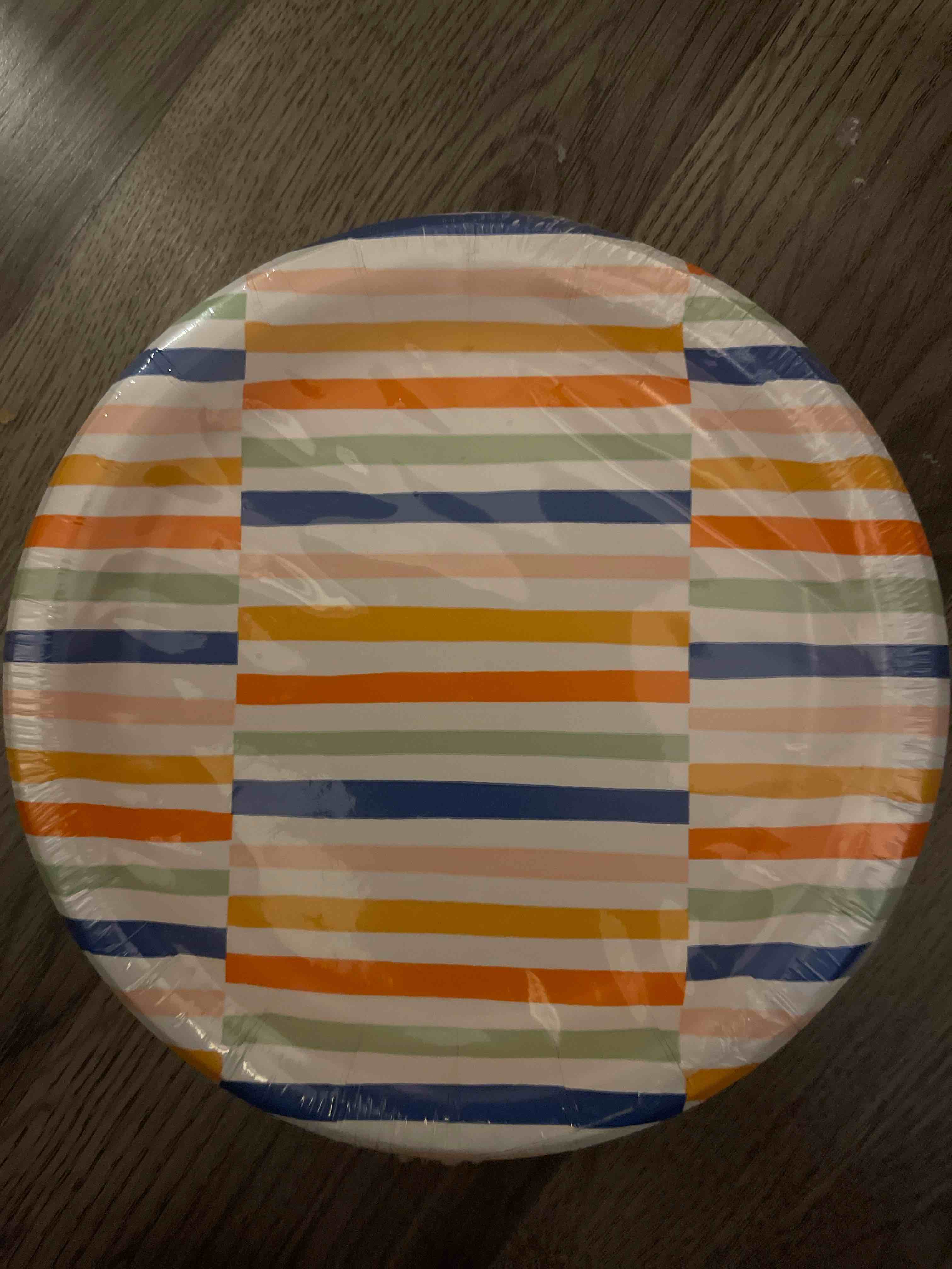 6.75 in 30 count snack plates 