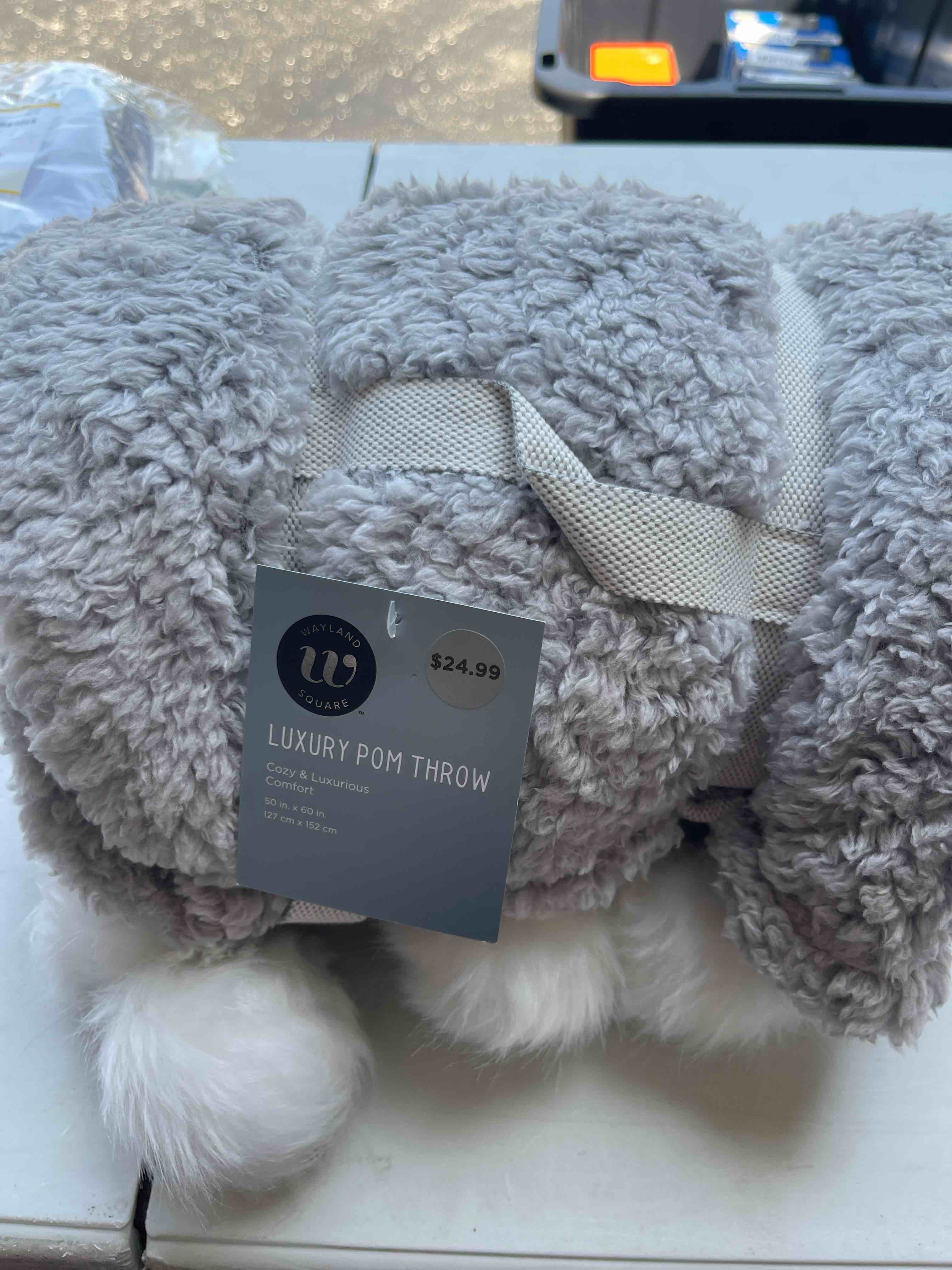Luxury Pom Throw 