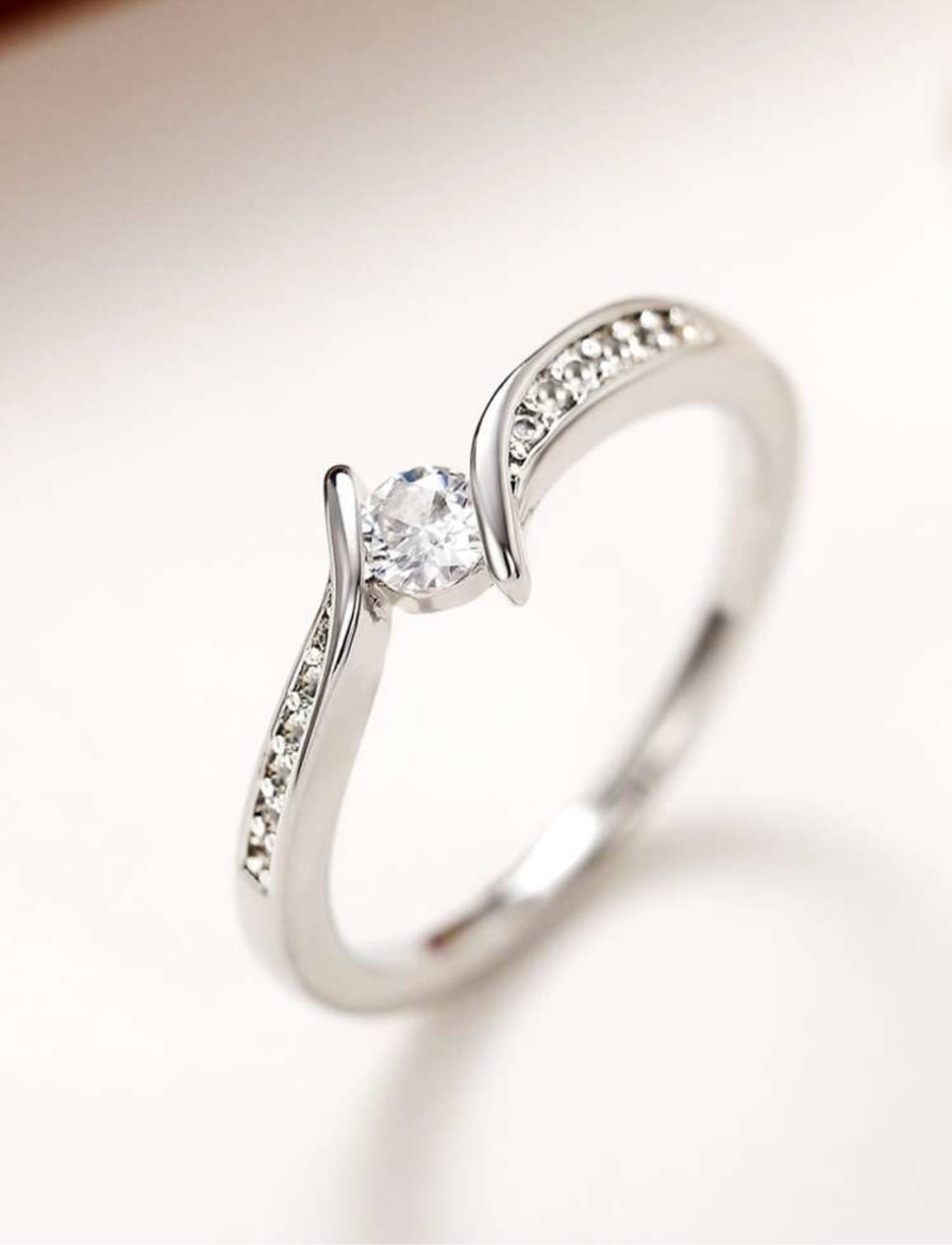 Brilliant Silver Solitaire ring (Size 8)