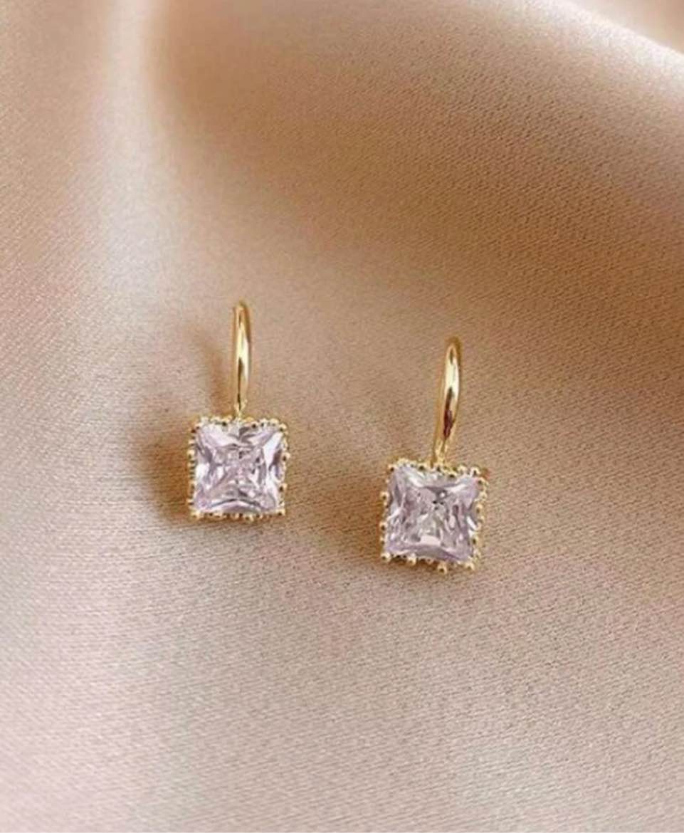 SQUARE CUT GOLD EARRINGS