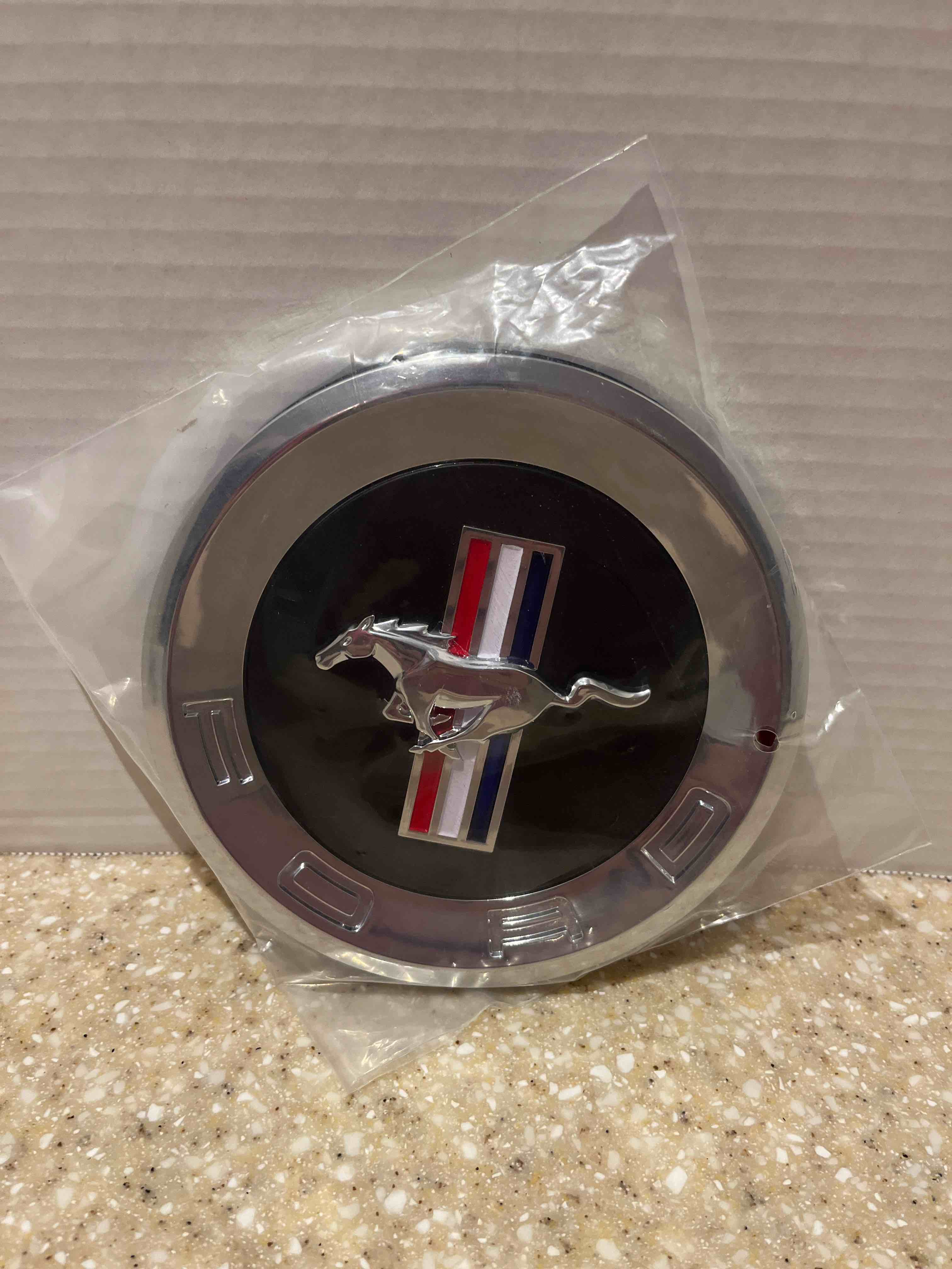 1PCS Ford Mustang Logo Decklid Emblem 5.9 inch Round Panel Trunk Badge (Silver)