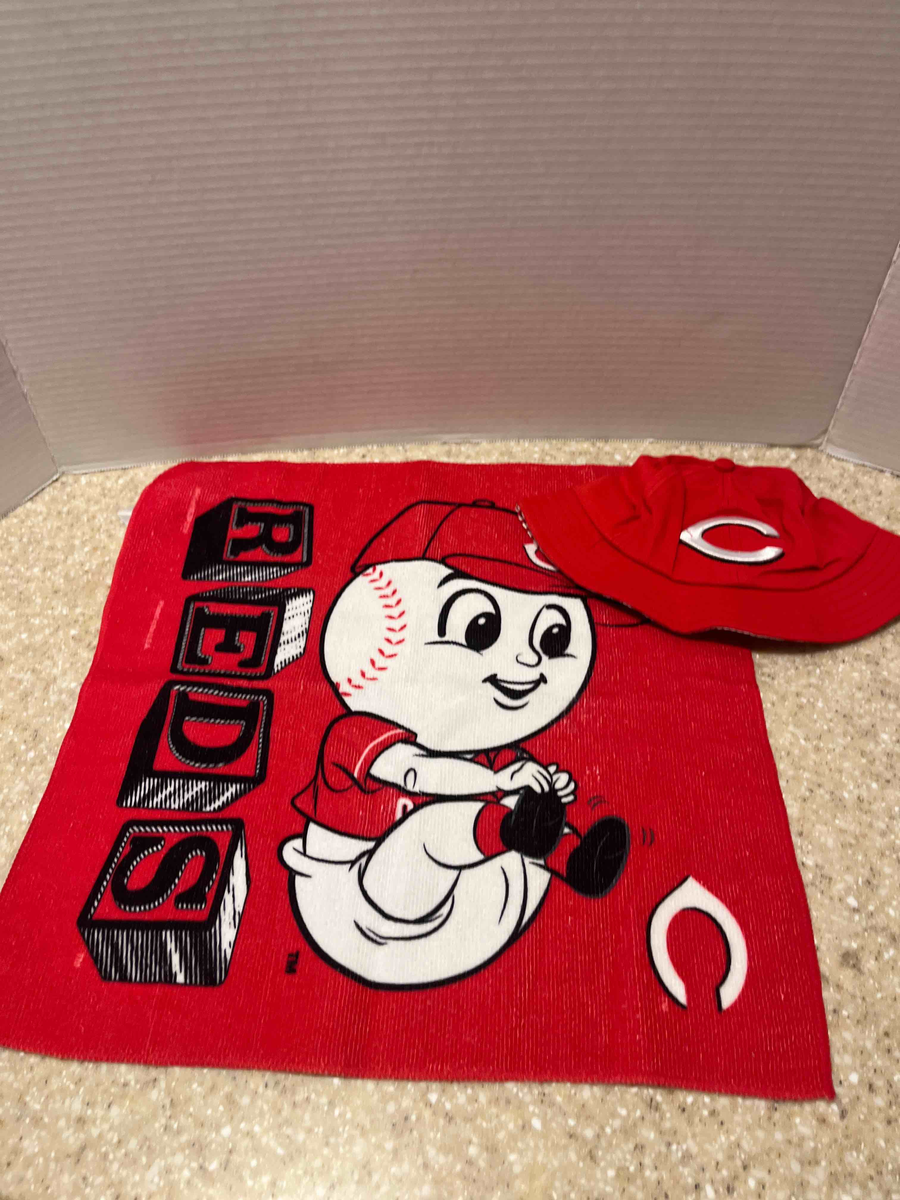 Cincinnati Reds Rookie Sun Hat and Towel 