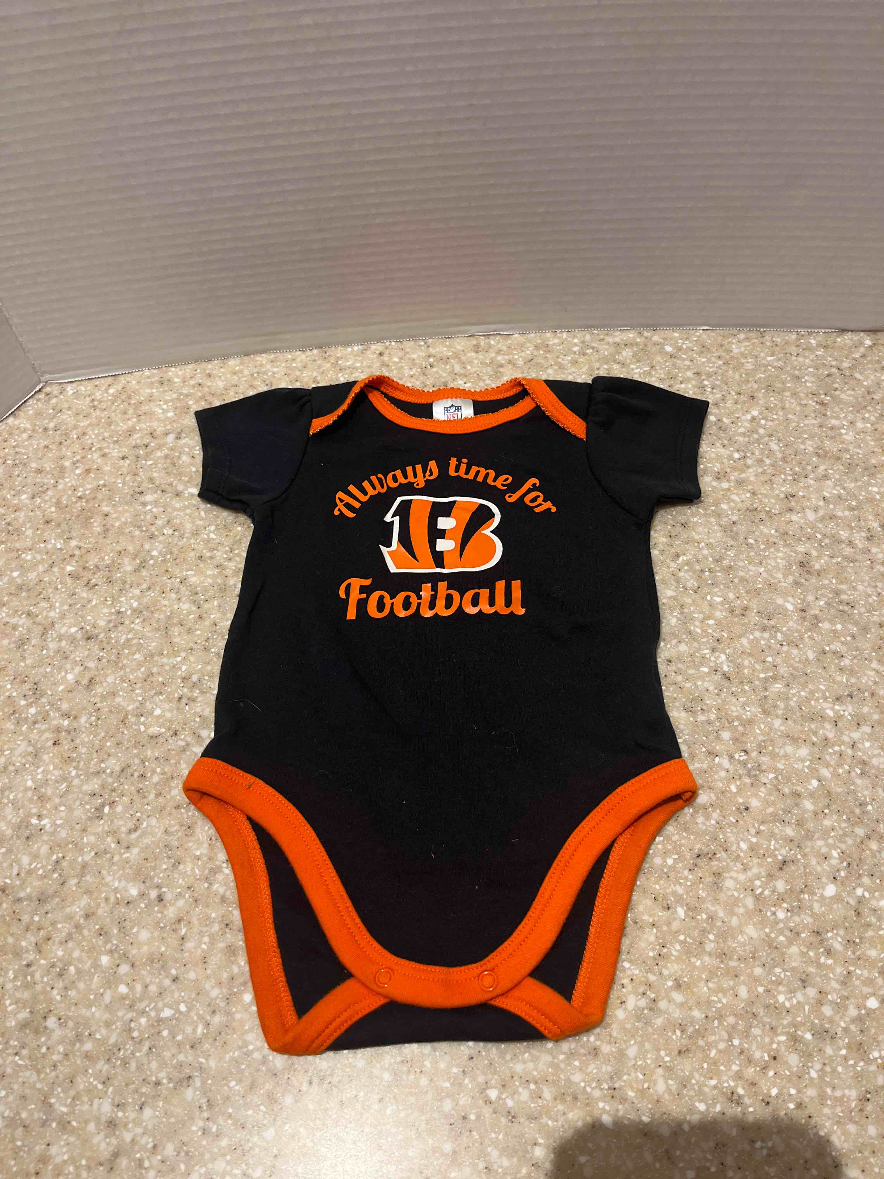 Cincinnat Bengals Onezie 3-6 Months Girls 