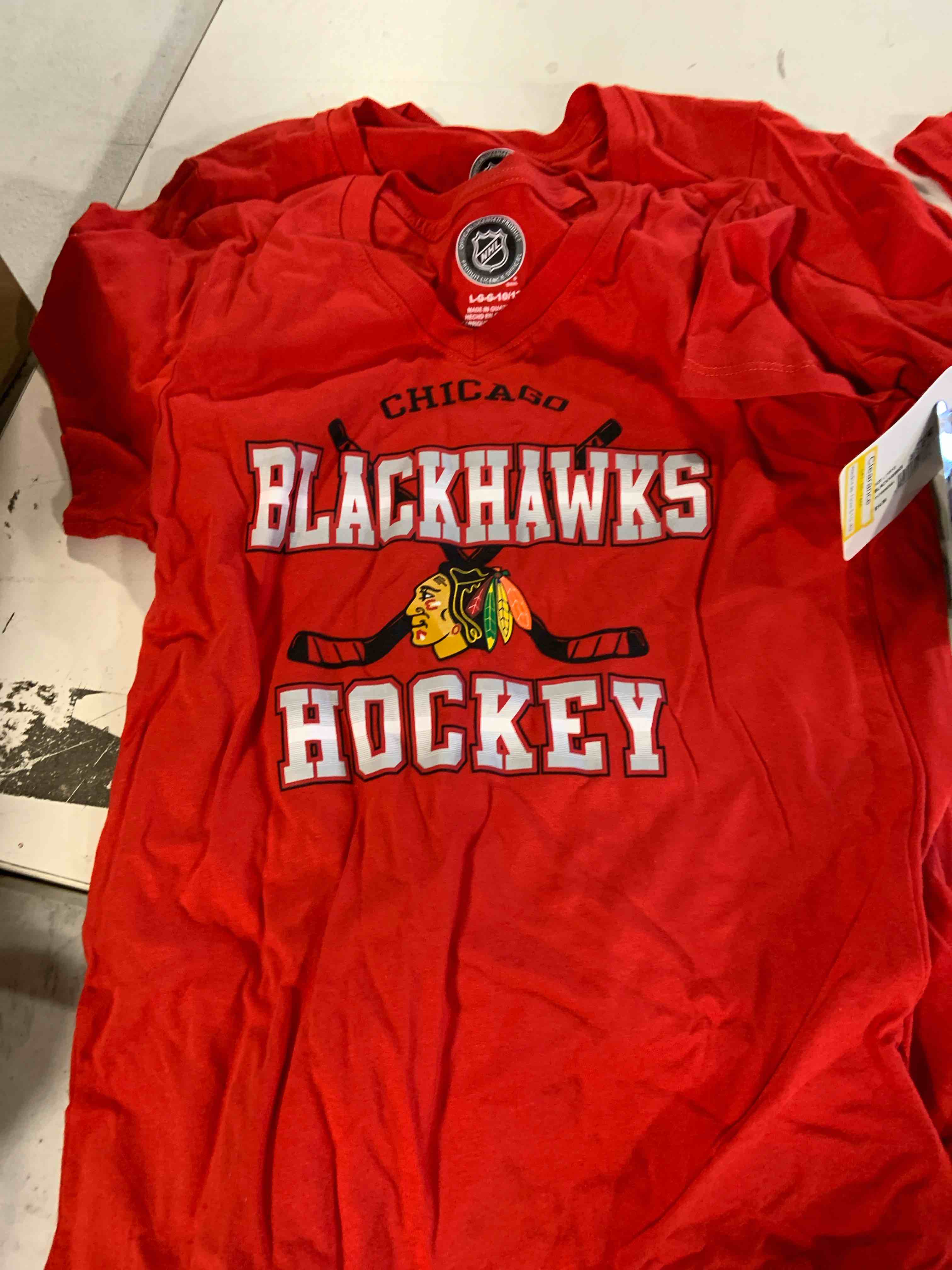NHL Chicago Blackhawks Girls Short Sleeve T-Shirt in Red Large (10/12)