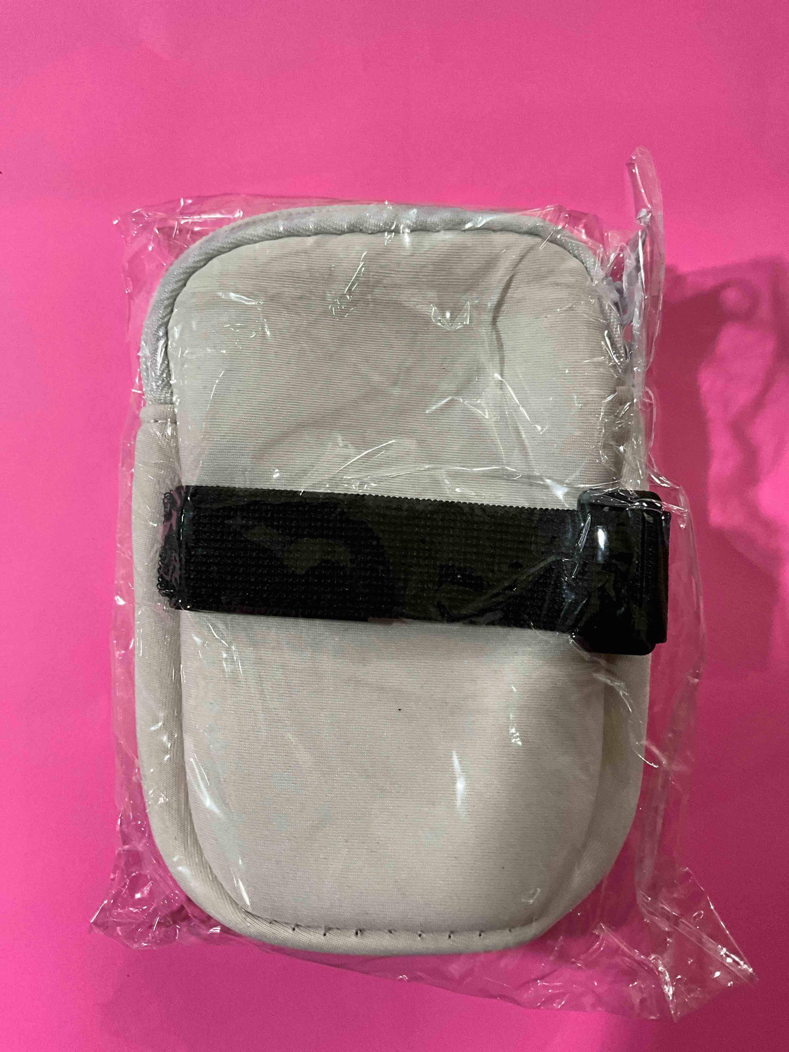 https://s3.amazonaws.com/lotting-images-prod/white_1756824789942.jpeg