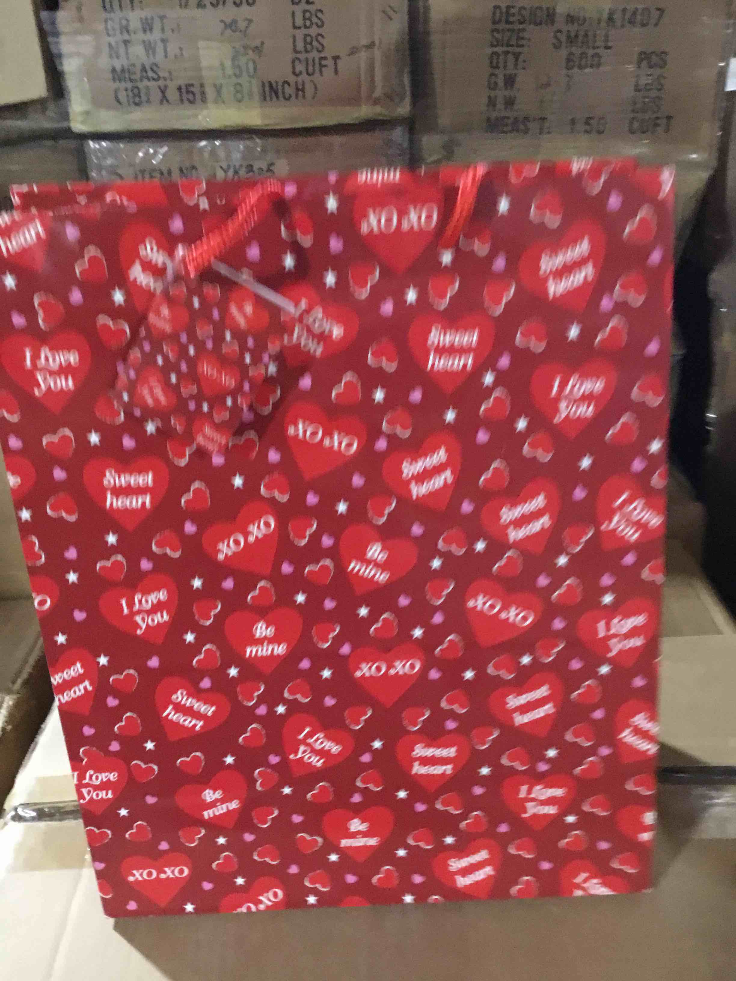 Box of 108 large gift bags with Hearts Xoxo