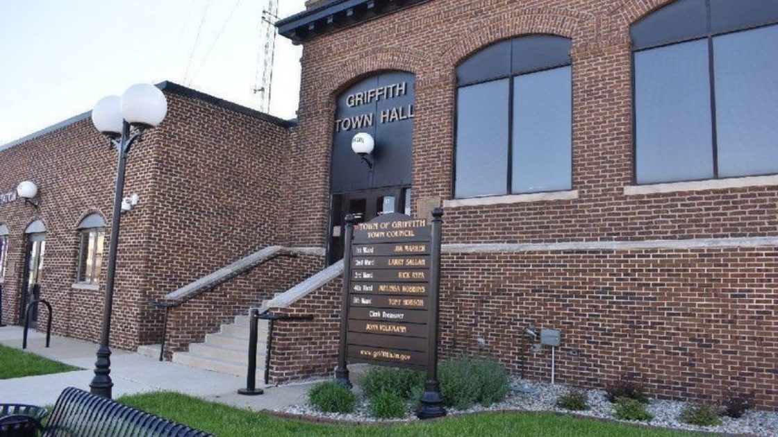 Louie's Tux Shop Griffith Indiana Tuxedo & Suit Rental Stores