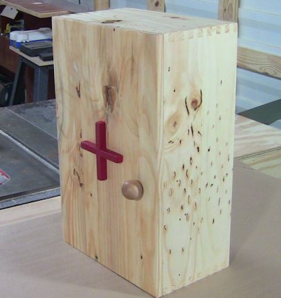 Make a First Aid Cabinet For the Workshop - by 