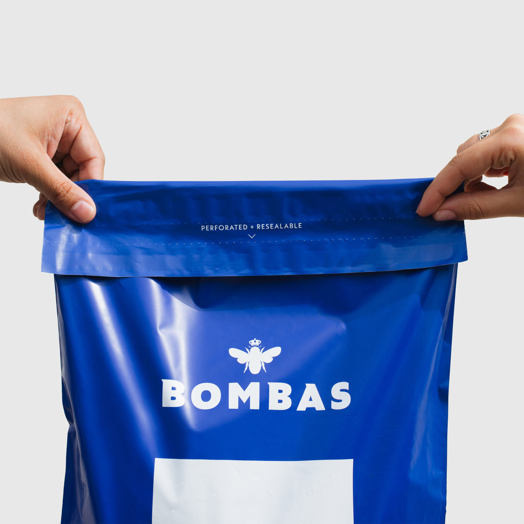 Bombas uses Lumi to produce Poly Mailers with tear strips and adhesive strips for easy returns. Watch our full unboxing video. Packaging Strategies for Efficient Returns Bombas uses Lumi to produce Poly Mailers with tear strips and adhesive strips for easy returns. Watch our full unboxing video. Packaging Strategies for Efficient Returns