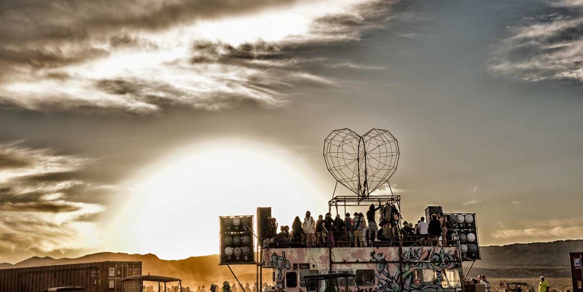 Jacob aharon tel aviv. Robot heart burning man - 2011. Goldcap диджей.