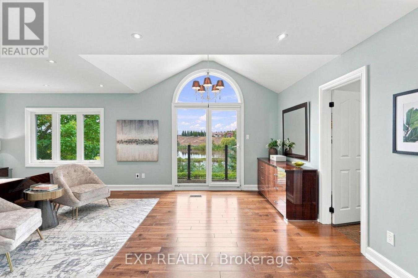 Primary suite with arched window