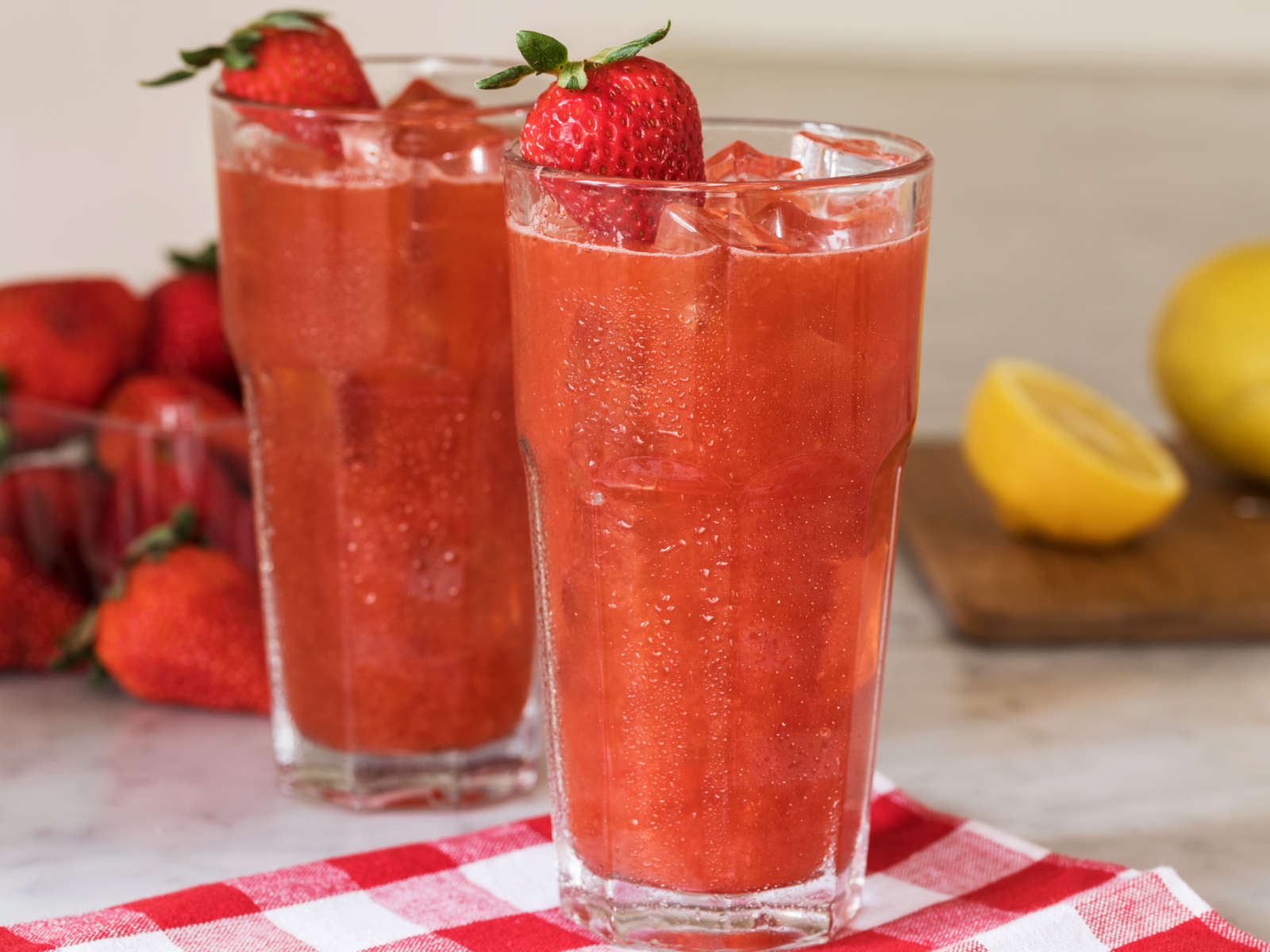 refreshing strawberry iced tea
