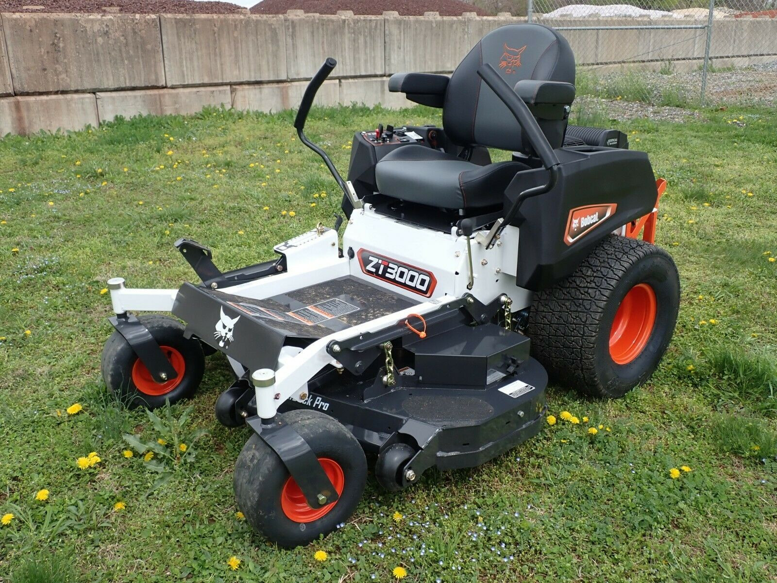 Venlo Used Cars Store BOBCAT ZT3000 ZERO TURN MOWER