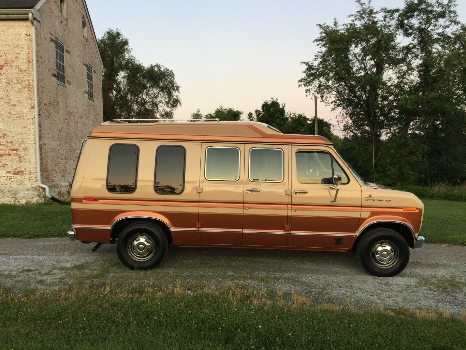 Venlo Used Cars Store 1985 Ford Van E150 Cargo Van