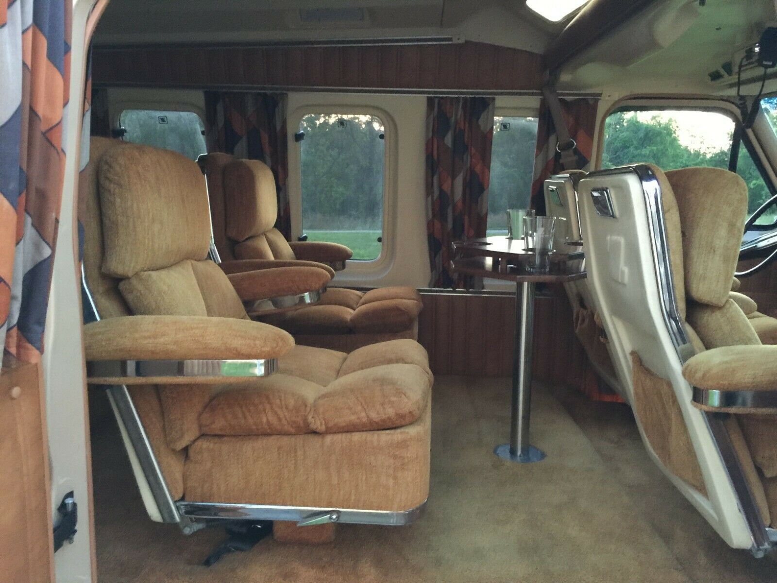 Venlo Used Cars Store 1985 Ford Van E150 Cargo Van