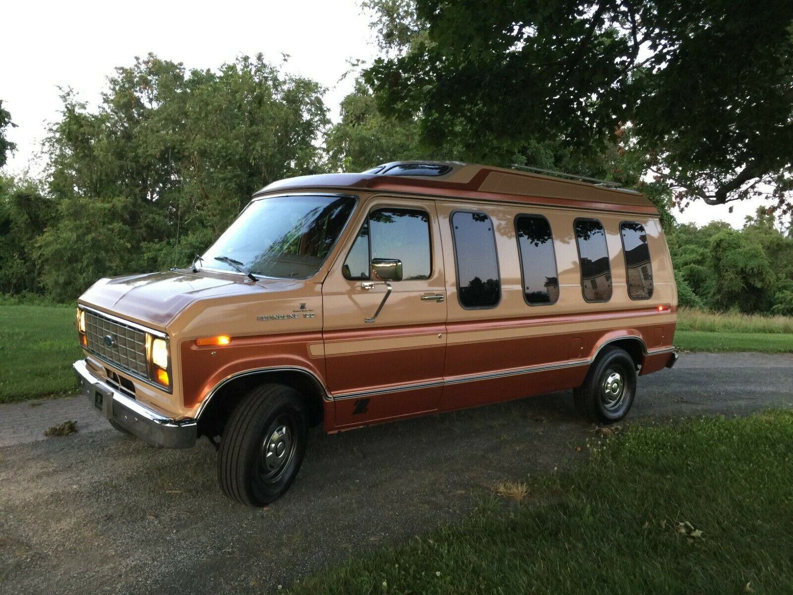 Venlo Used Cars Store 1985 Ford Van E150 Cargo Van