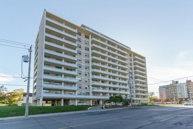485 Eglinton Ave E