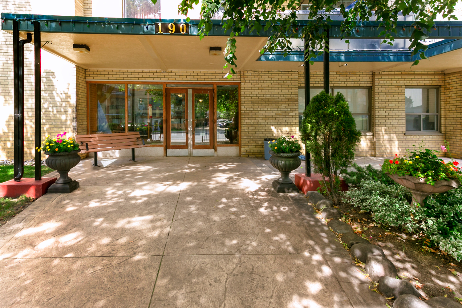 190 Cosburn Ave, Toronto, ON M4J 2M1 — photo 2