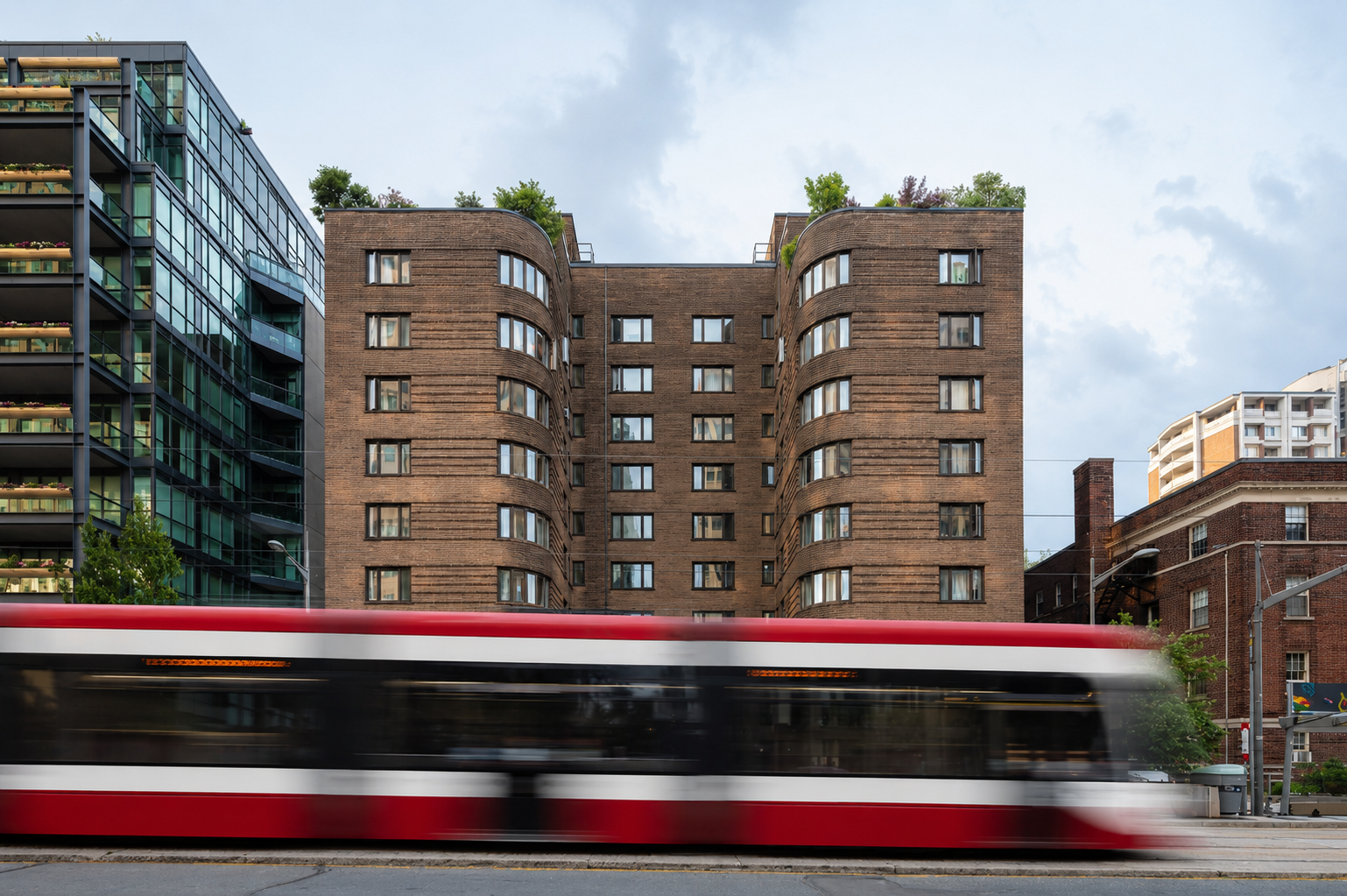 110 St. Clair Avenue West, Toronto, ON M4V 1N4 — photo 1