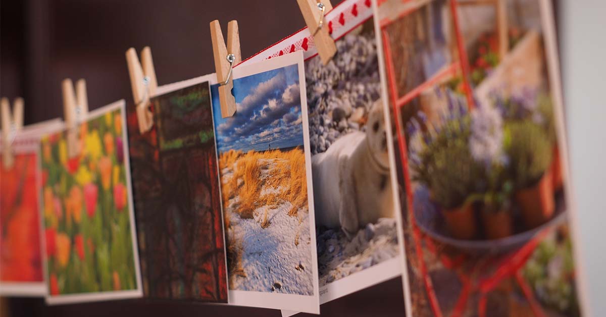 Different ways to hang photos in apartments.